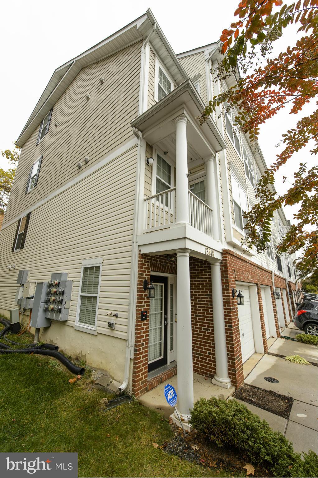 THE COMMONS ON WILLIAM SQUARE - Residential
