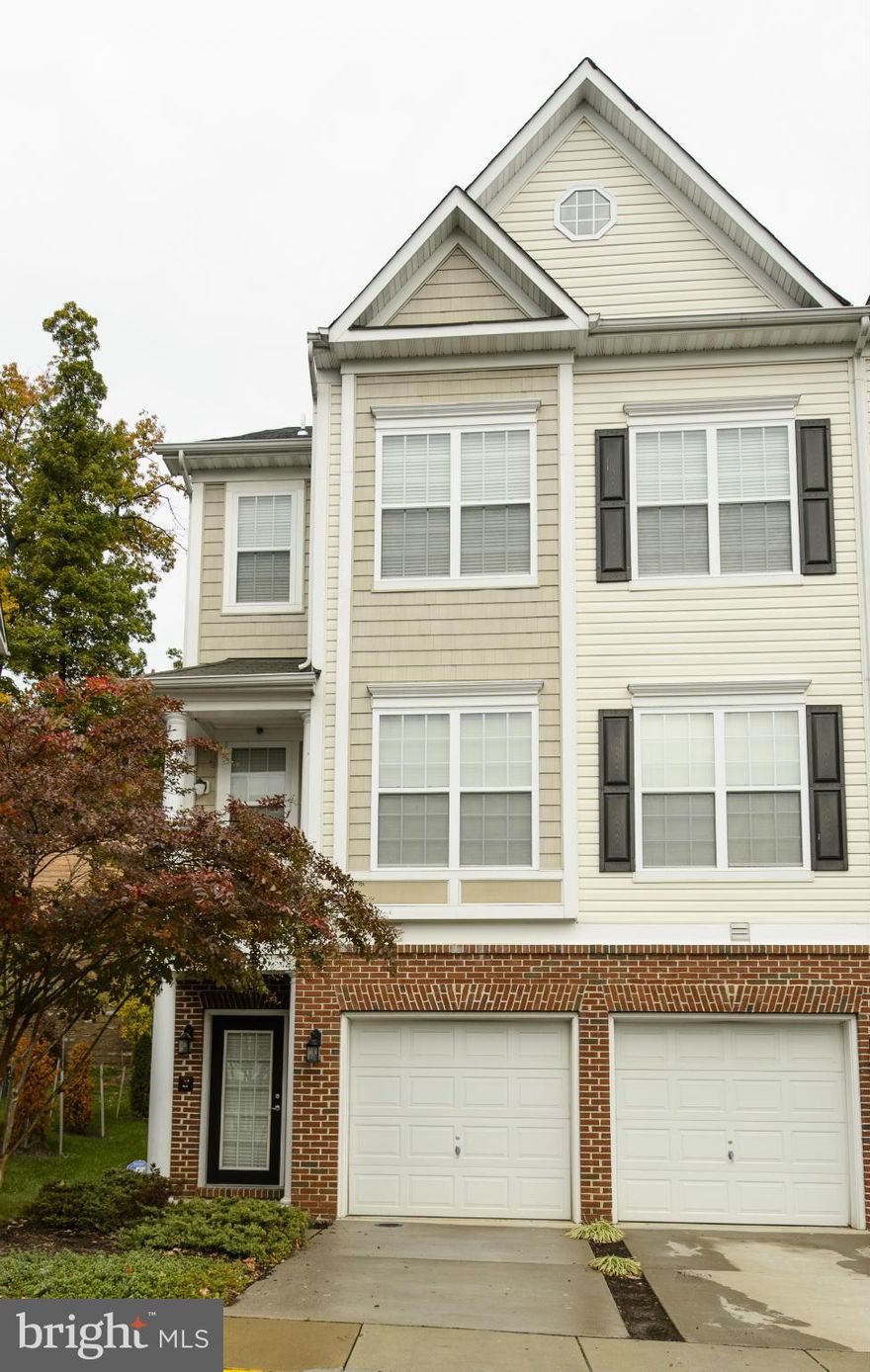 Fabulous End Unit Condo with plenty of space to live and entertain. 3 Bdrms + extra large bonus room! 2 full baths 1 1/2 bath. Large Deck, Wood floors and w/w carpeting. Open Floor Plan, upgraded appliances & w/d convey. Garage space plus driveway parking. Freshly painted, pristine condition, Gas Fireplace, Master w/dual walk-in closets & sep tub/shower.