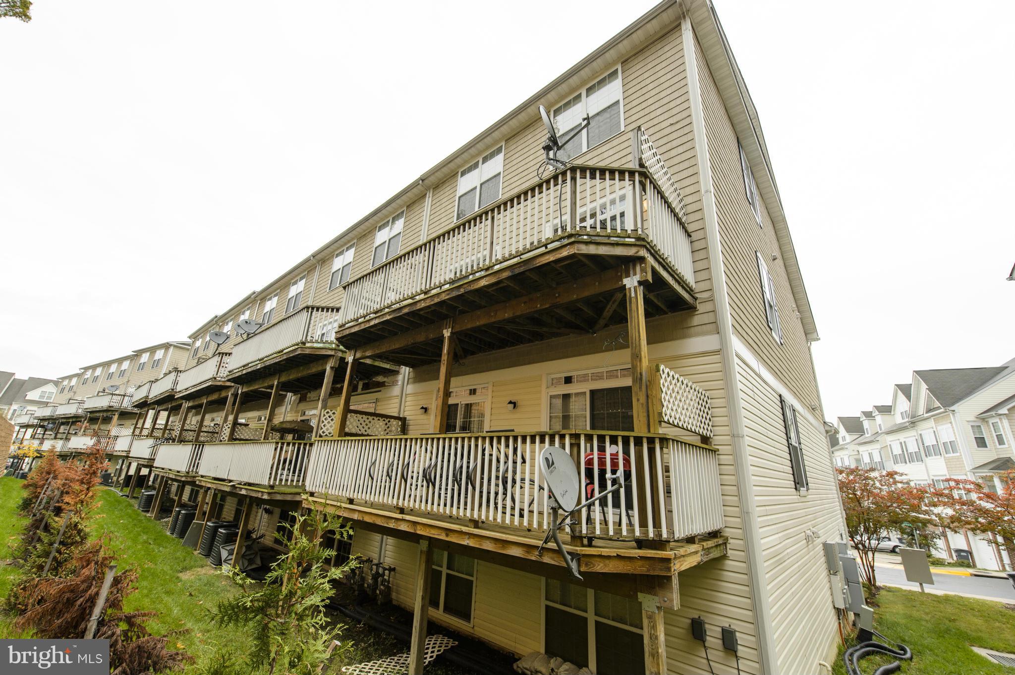 THE COMMONS ON WILLIAM SQUARE - Residential