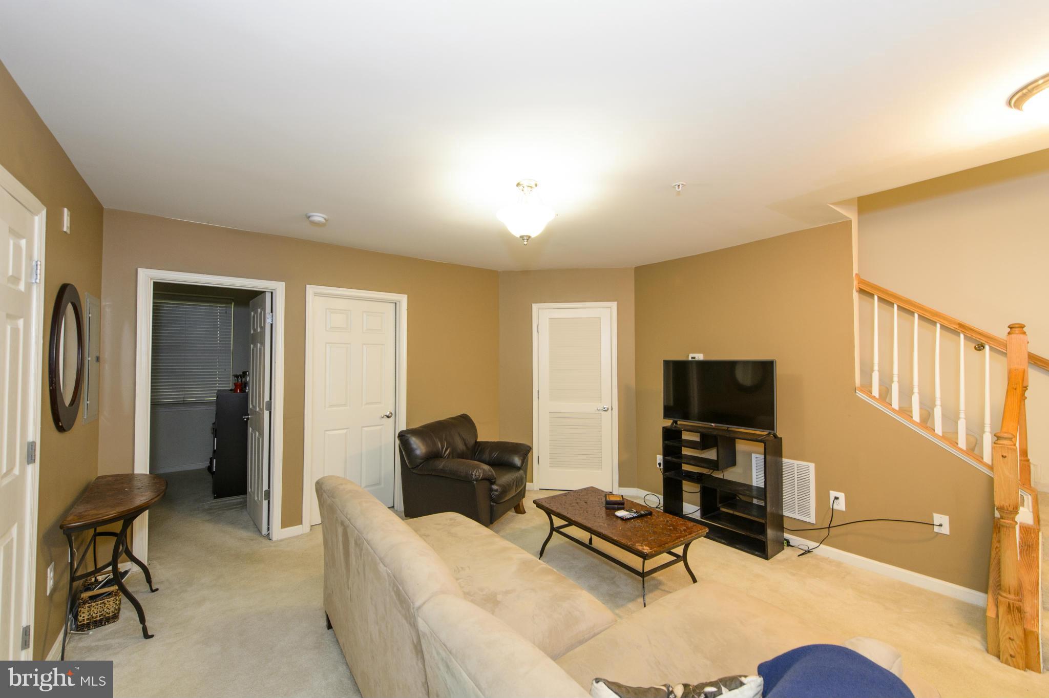 THE COMMONS ON WILLIAM SQUARE - Residential