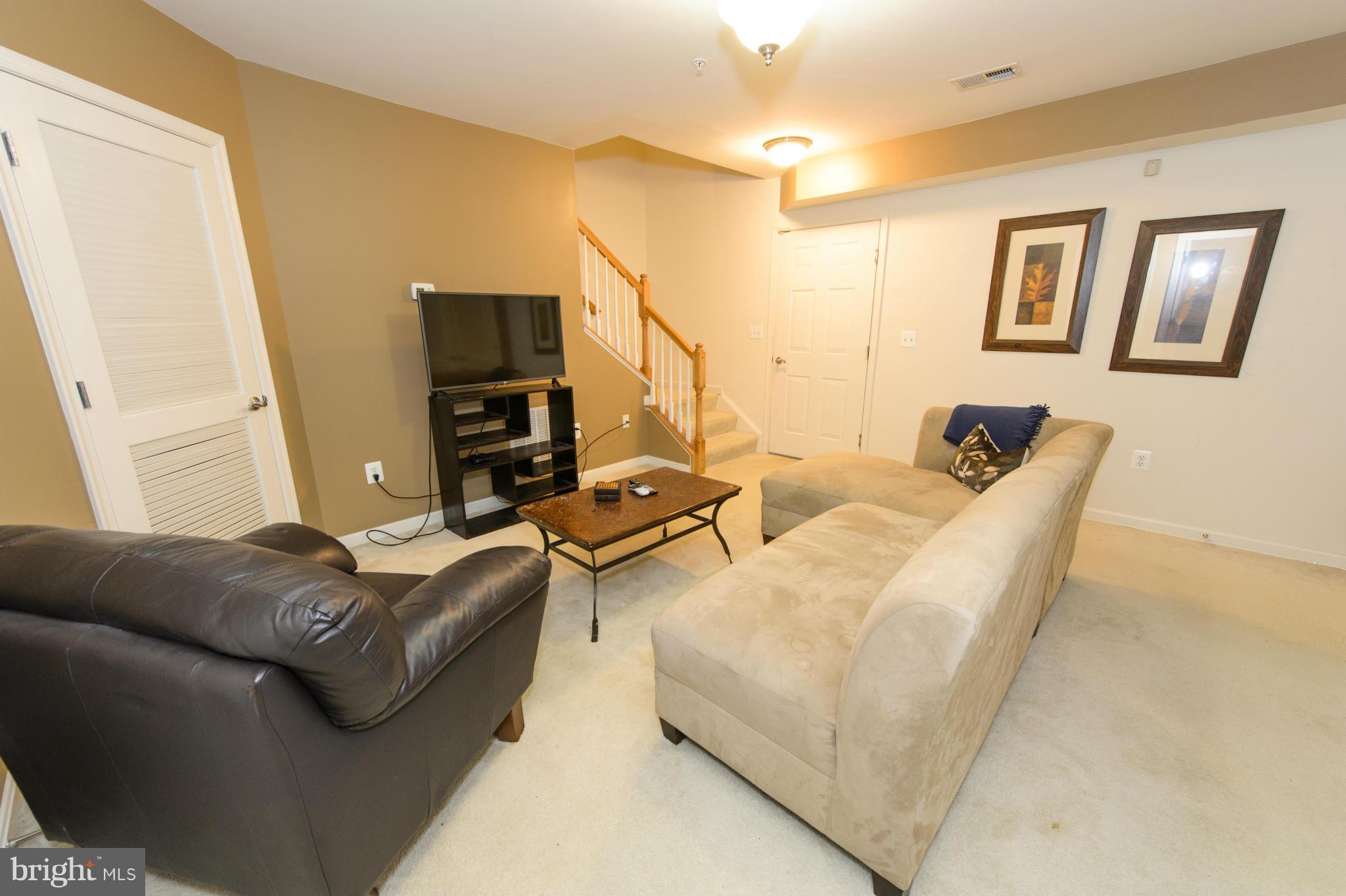 THE COMMONS ON WILLIAM SQUARE - Residential