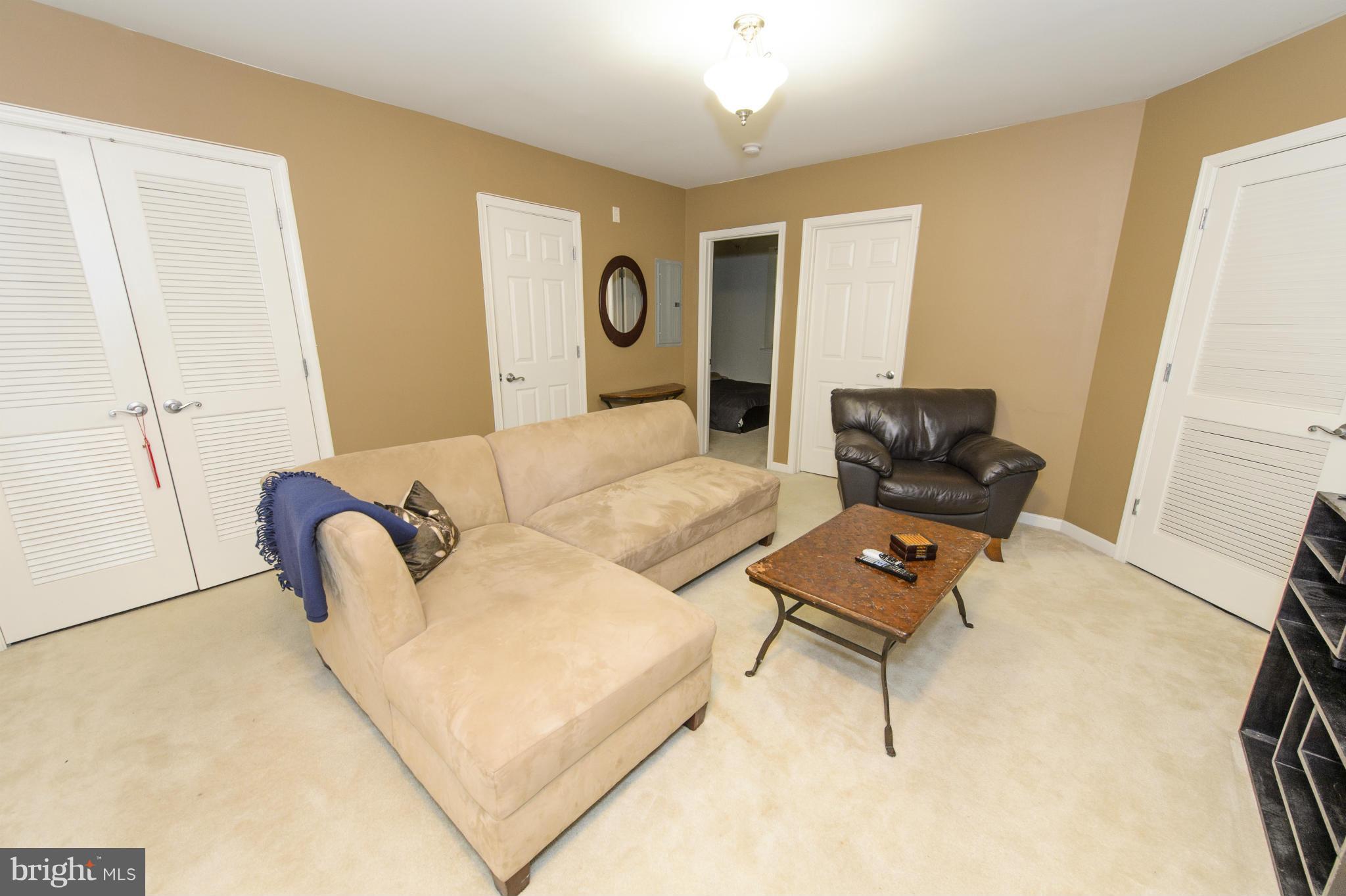 THE COMMONS ON WILLIAM SQUARE - Residential