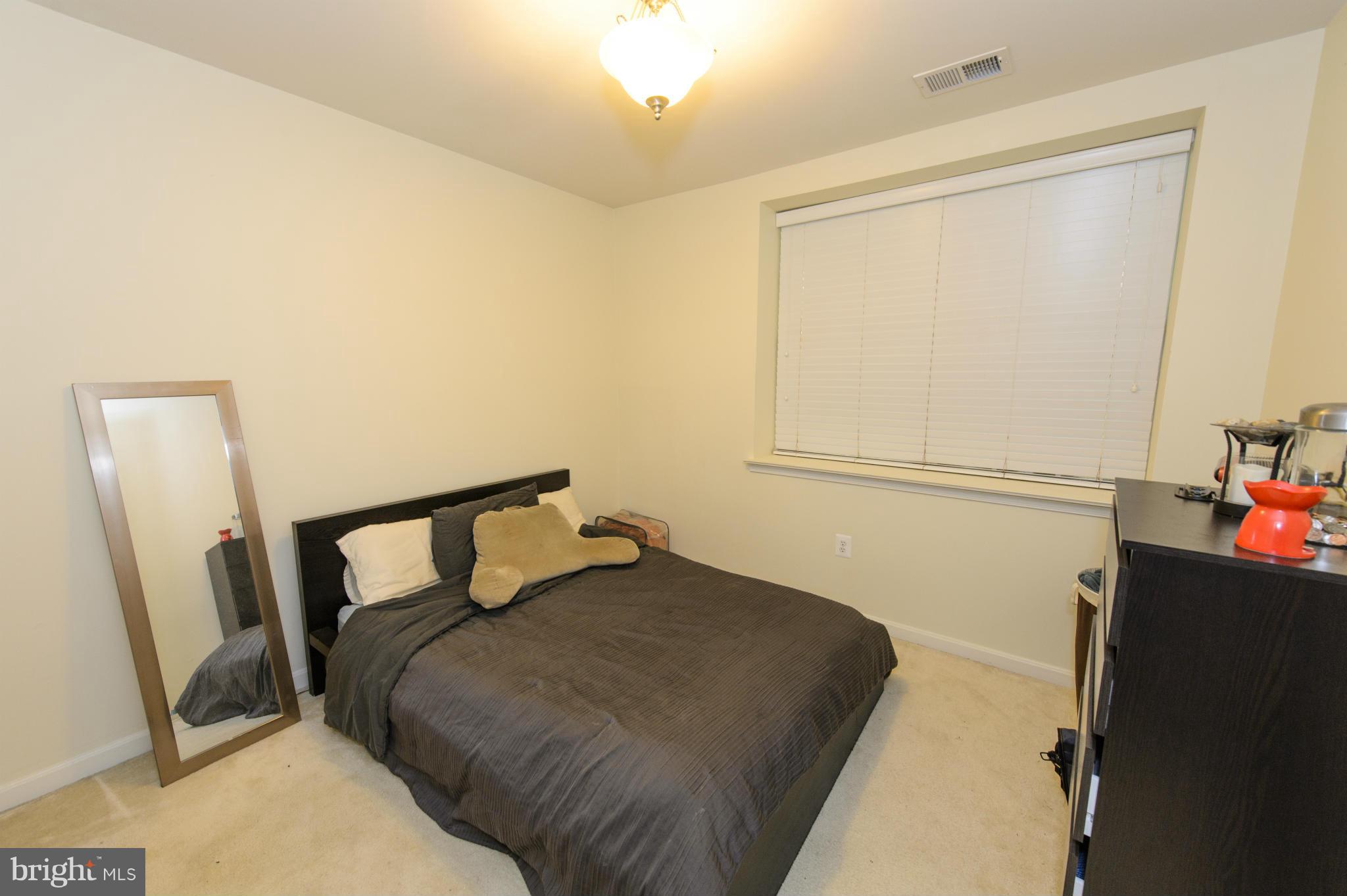 THE COMMONS ON WILLIAM SQUARE - Residential