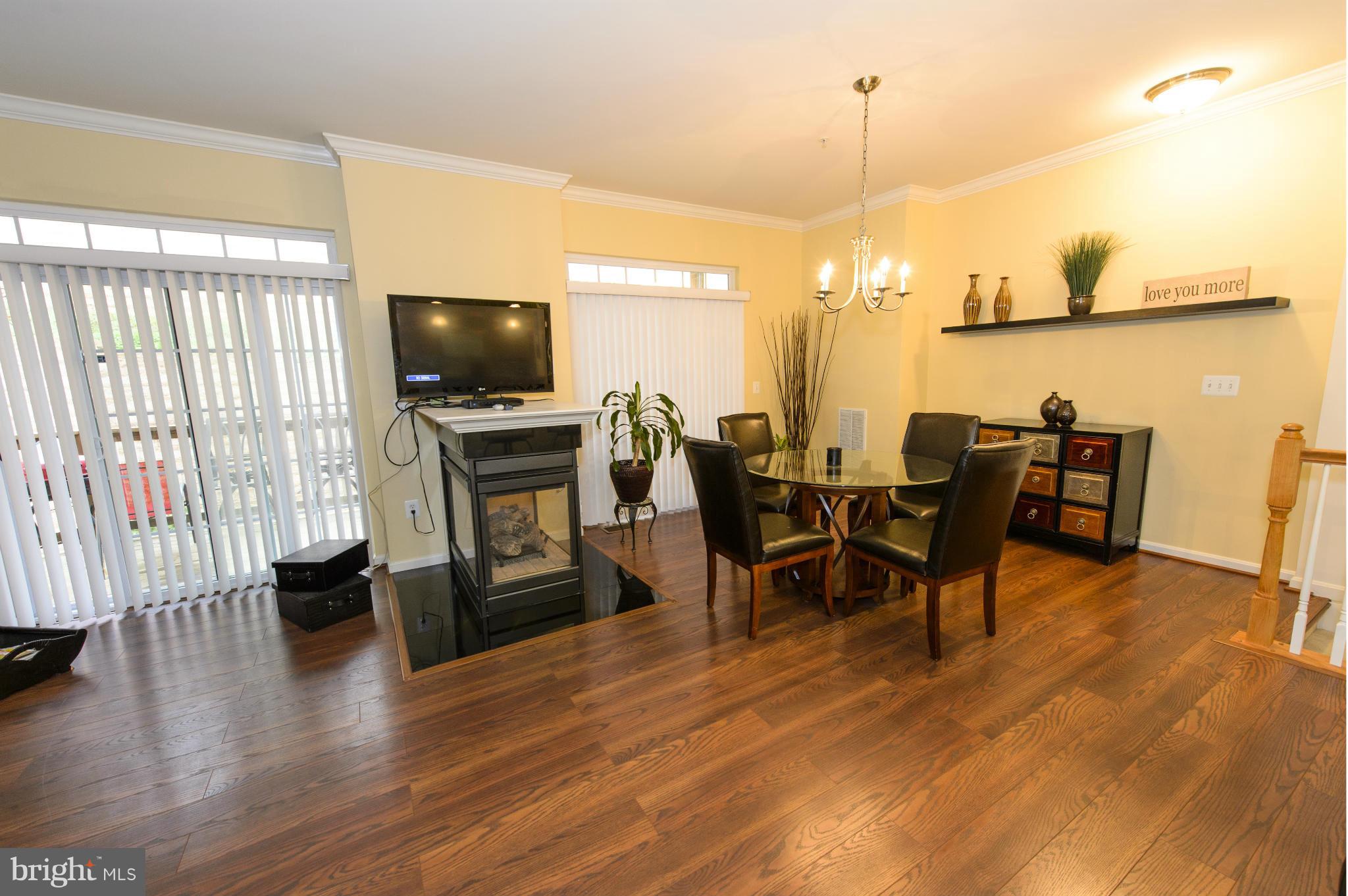 THE COMMONS ON WILLIAM SQUARE - Residential