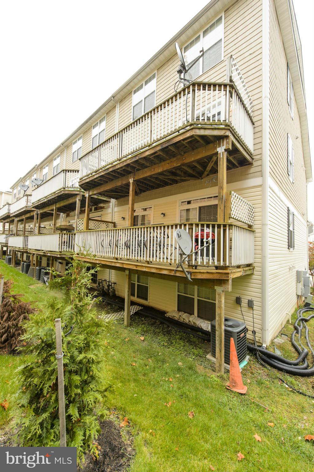 THE COMMONS ON WILLIAM SQUARE - Residential