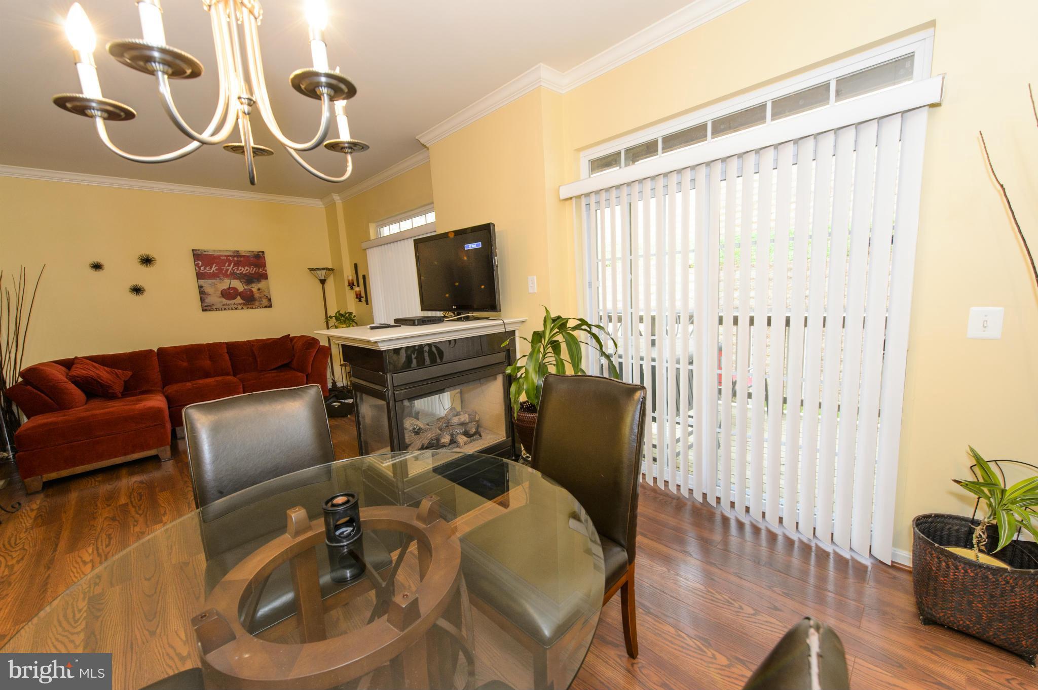 THE COMMONS ON WILLIAM SQUARE - Residential