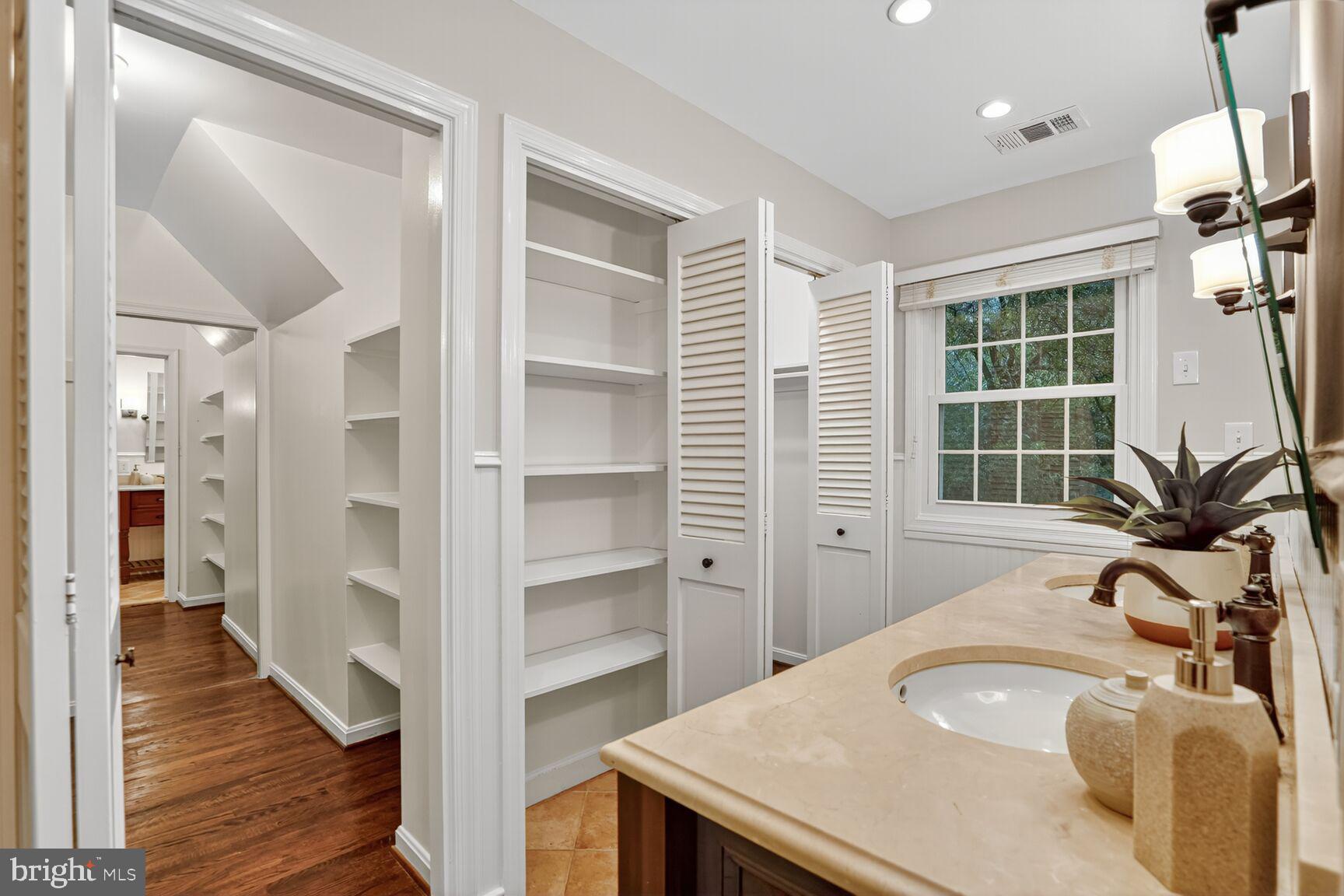 HICKORY CREEK - Residential