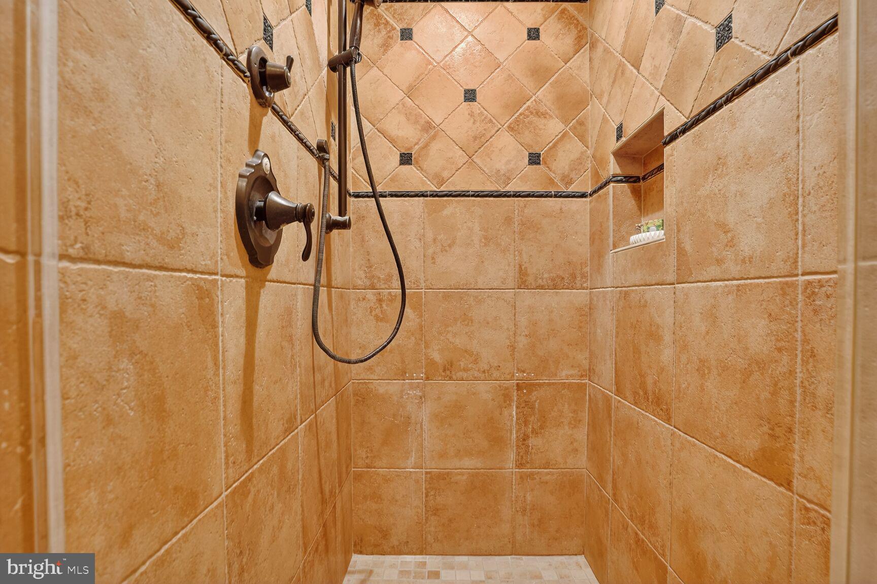 HICKORY CREEK - Residential