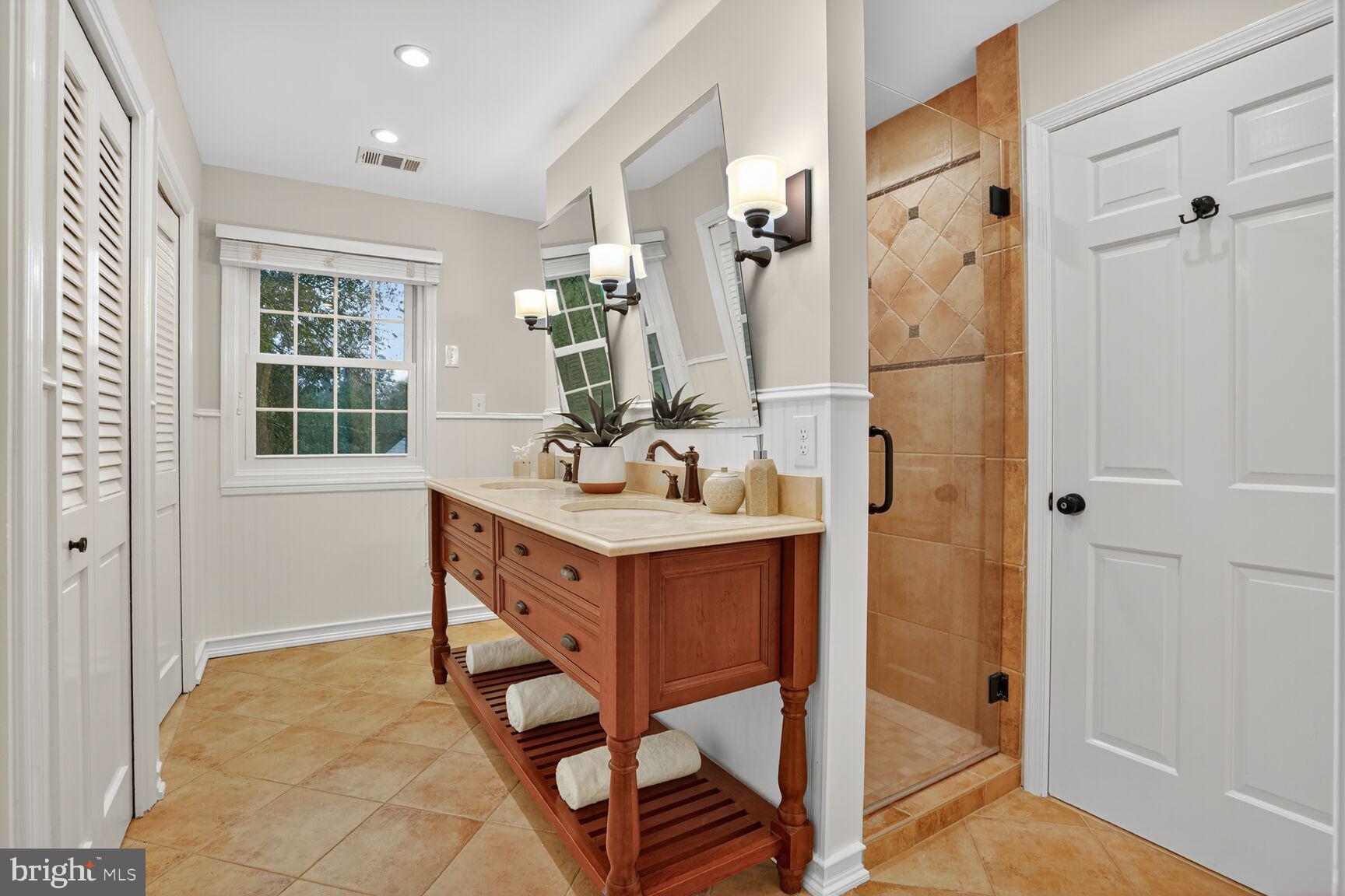 HICKORY CREEK - Residential