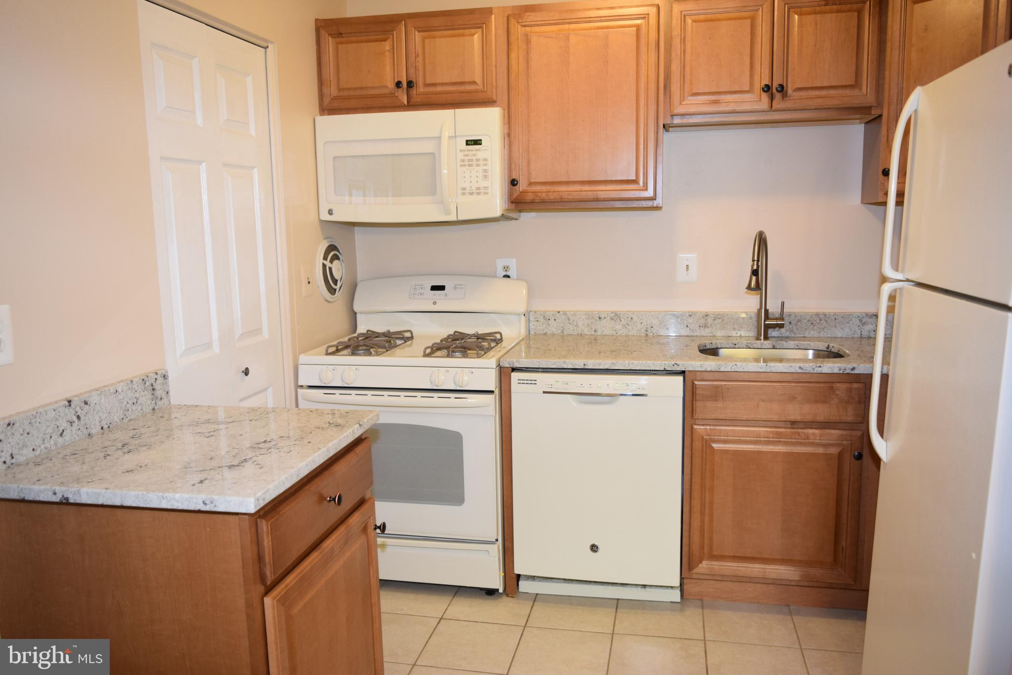 LITTLE RIVER SQUARE - Residential Lease