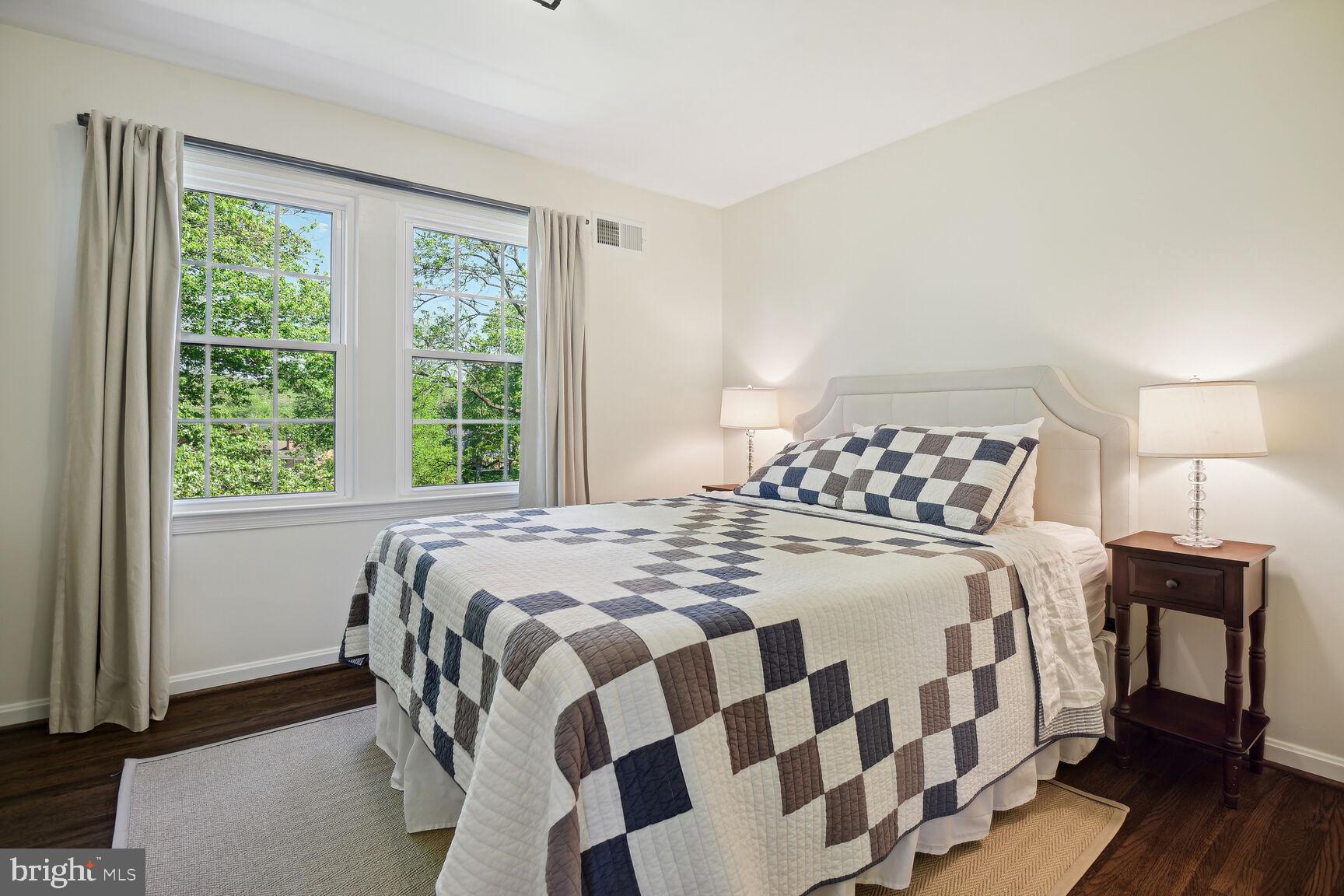 ANCIENT OAK - Residential