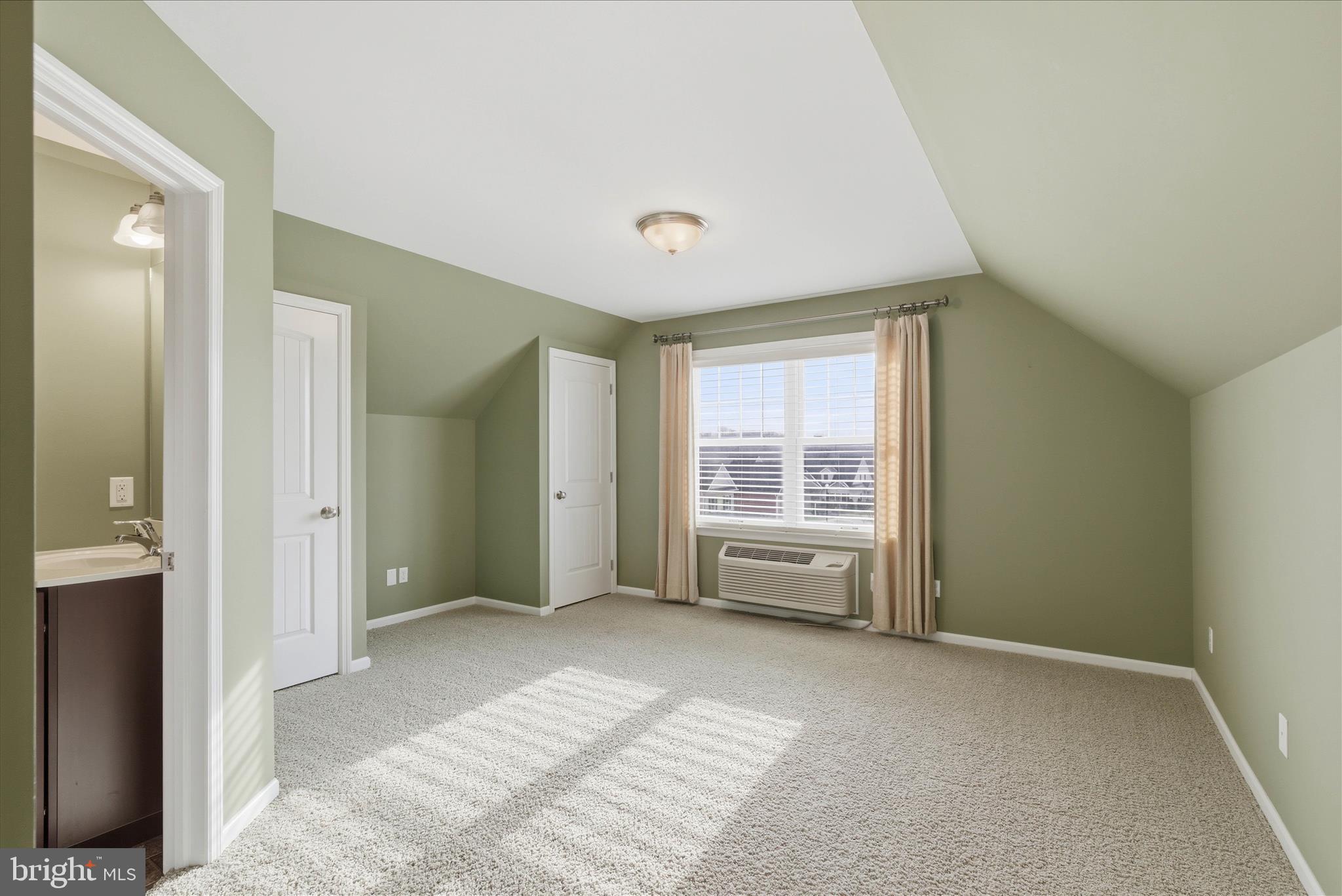 SOUTH MEADOW - Residential