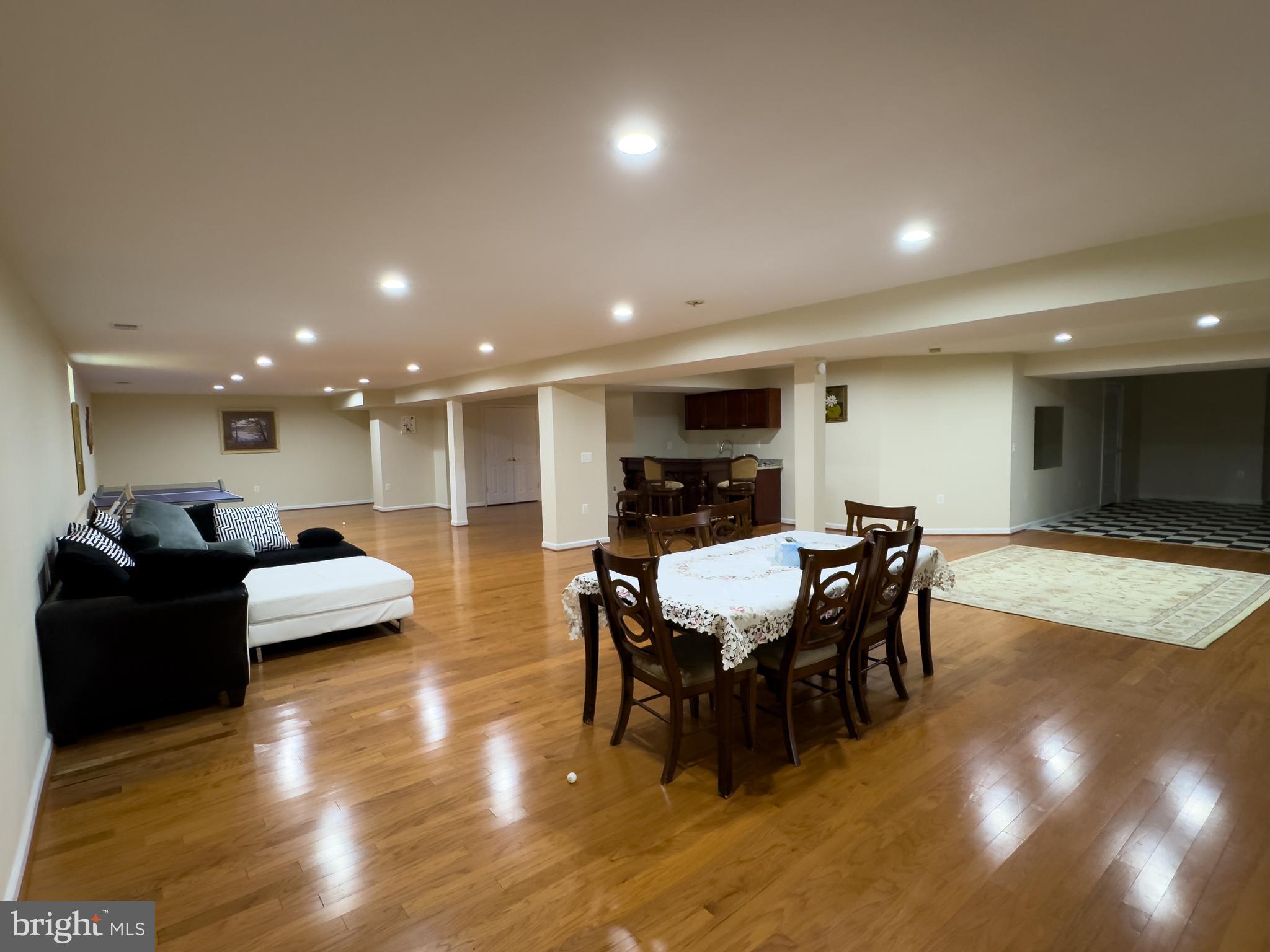 SOUTH RIDING - Residential