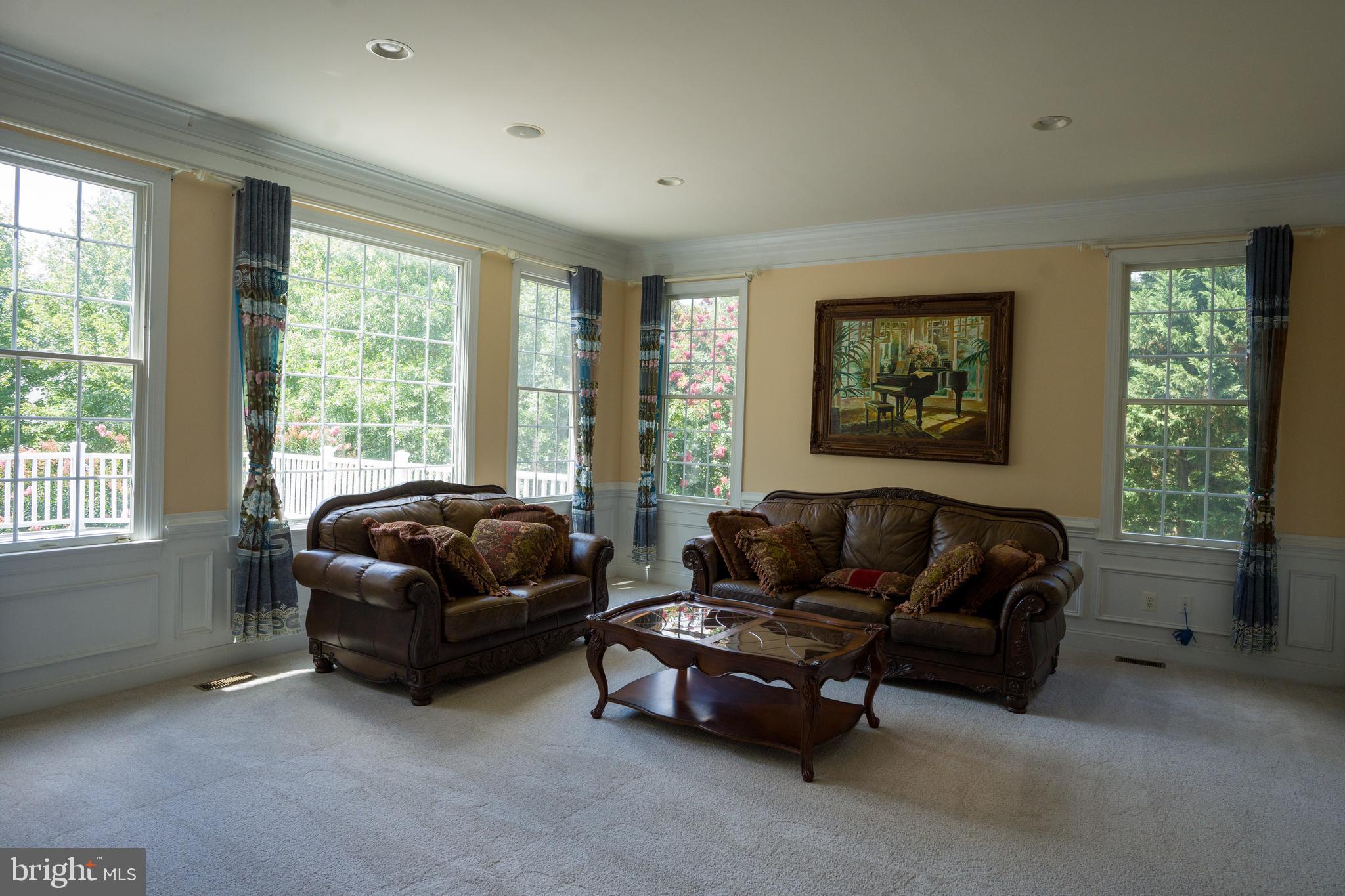 SOUTH RIDING - Residential