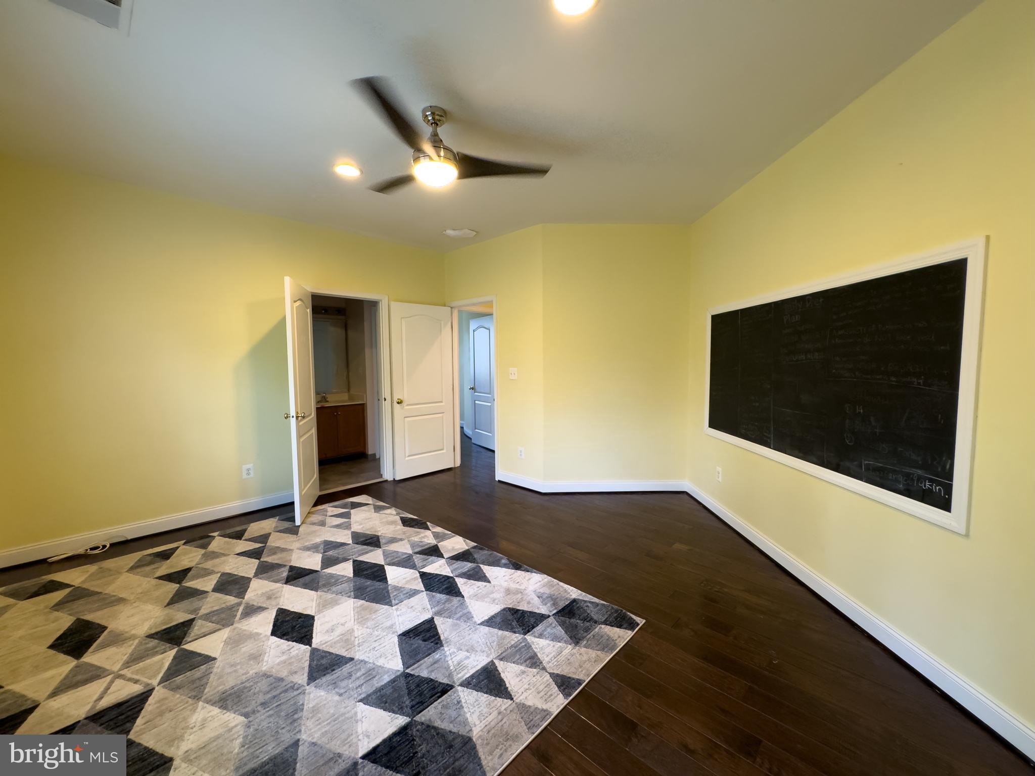 SOUTH RIDING - Residential