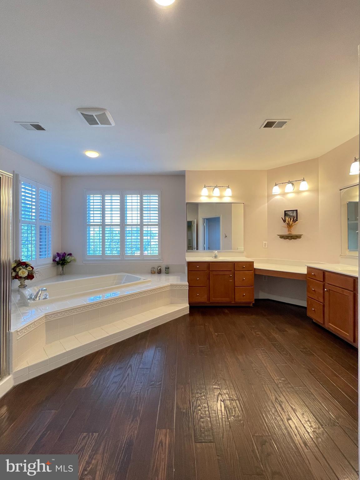 SOUTH RIDING - Residential