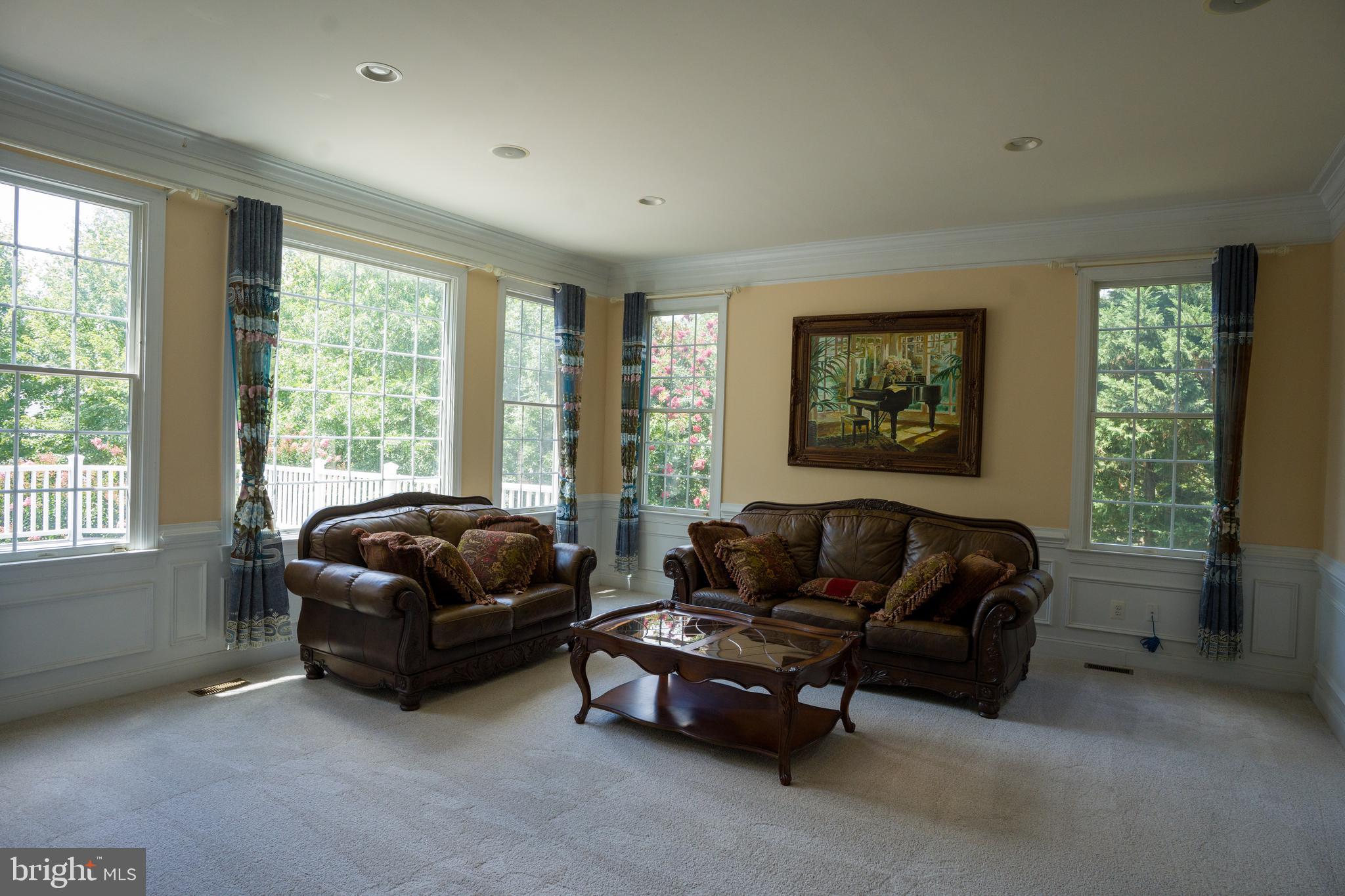 SOUTH RIDING - Residential