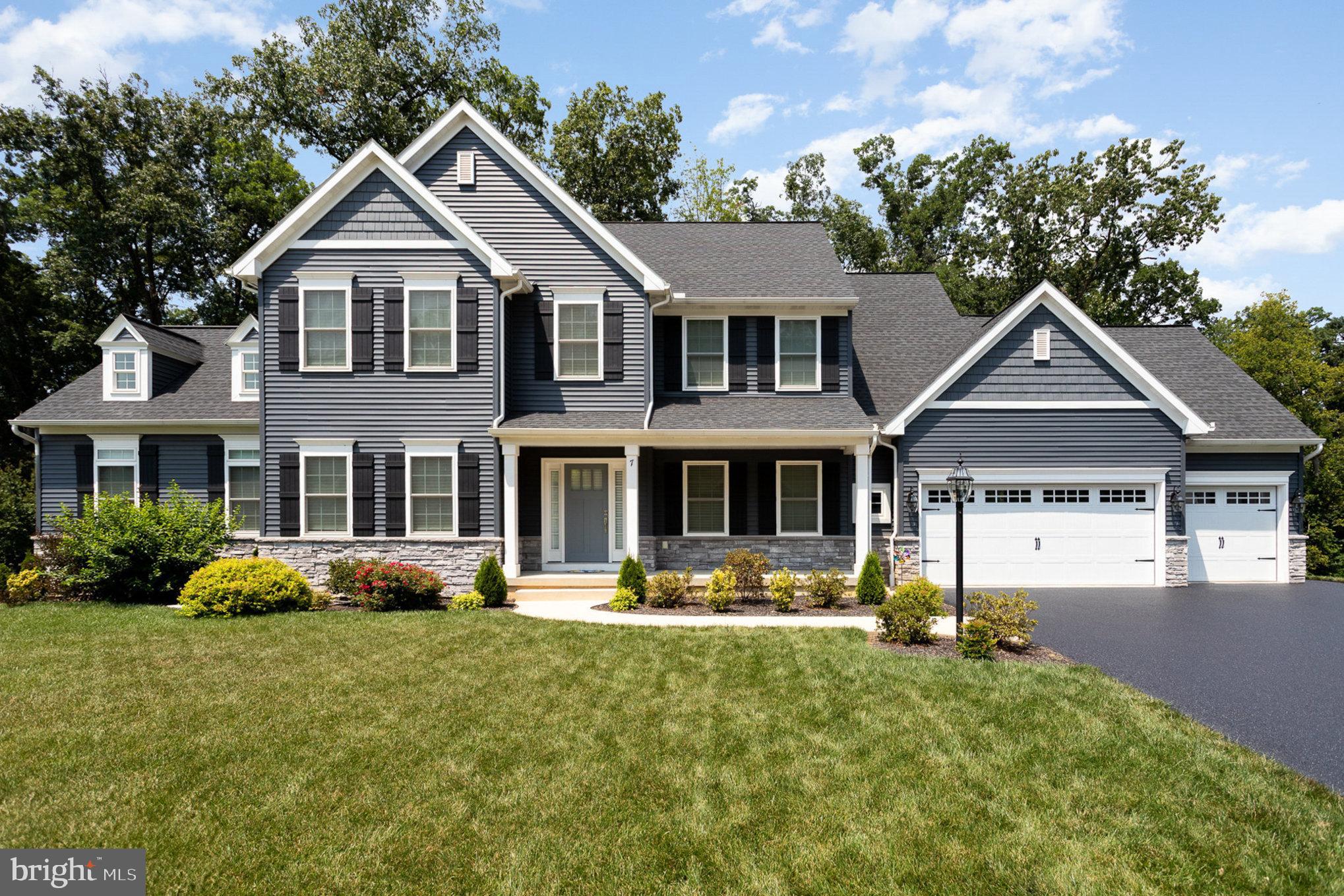 7 HIGHLAND TERRACE COURT