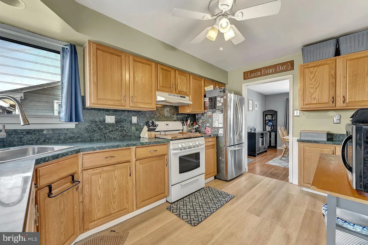 Riverside, New Jersey 08075, United States, 3 Bedrooms Bedrooms, ,2 BathroomsBathrooms,Residential,Pending,10928