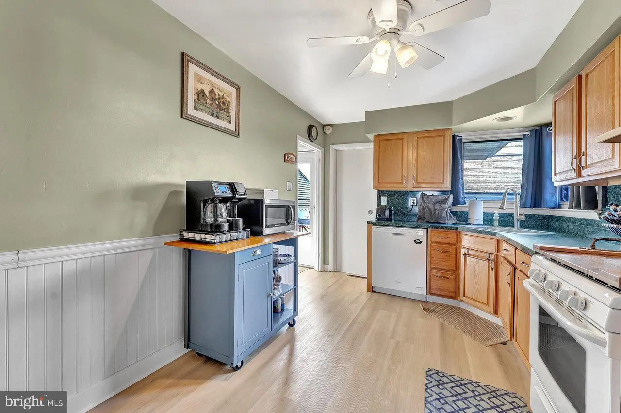 Riverside, New Jersey 08075, United States, 3 Bedrooms Bedrooms, ,2 BathroomsBathrooms,Residential,Pending,10928