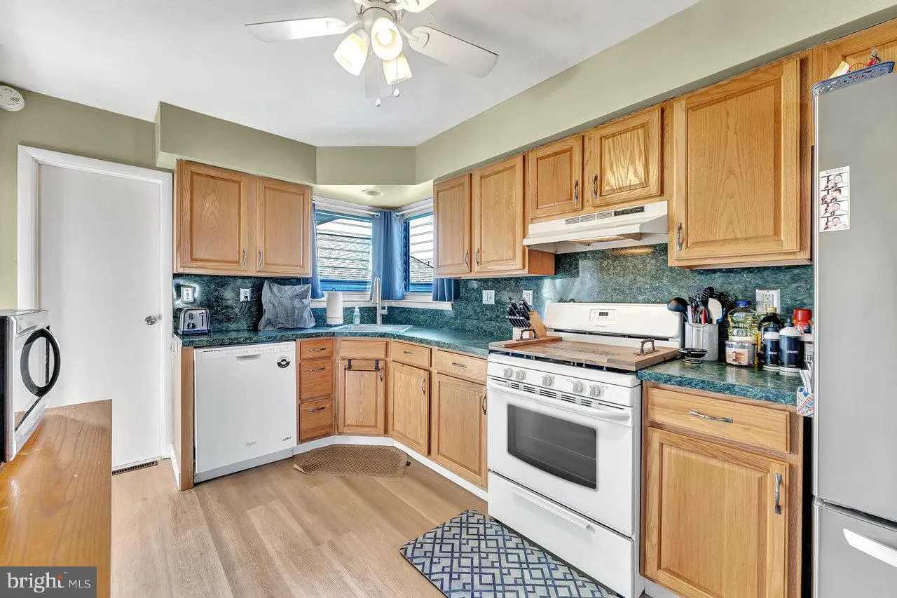 Riverside, New Jersey 08075, United States, 3 Bedrooms Bedrooms, ,2 BathroomsBathrooms,Residential,Pending,10928