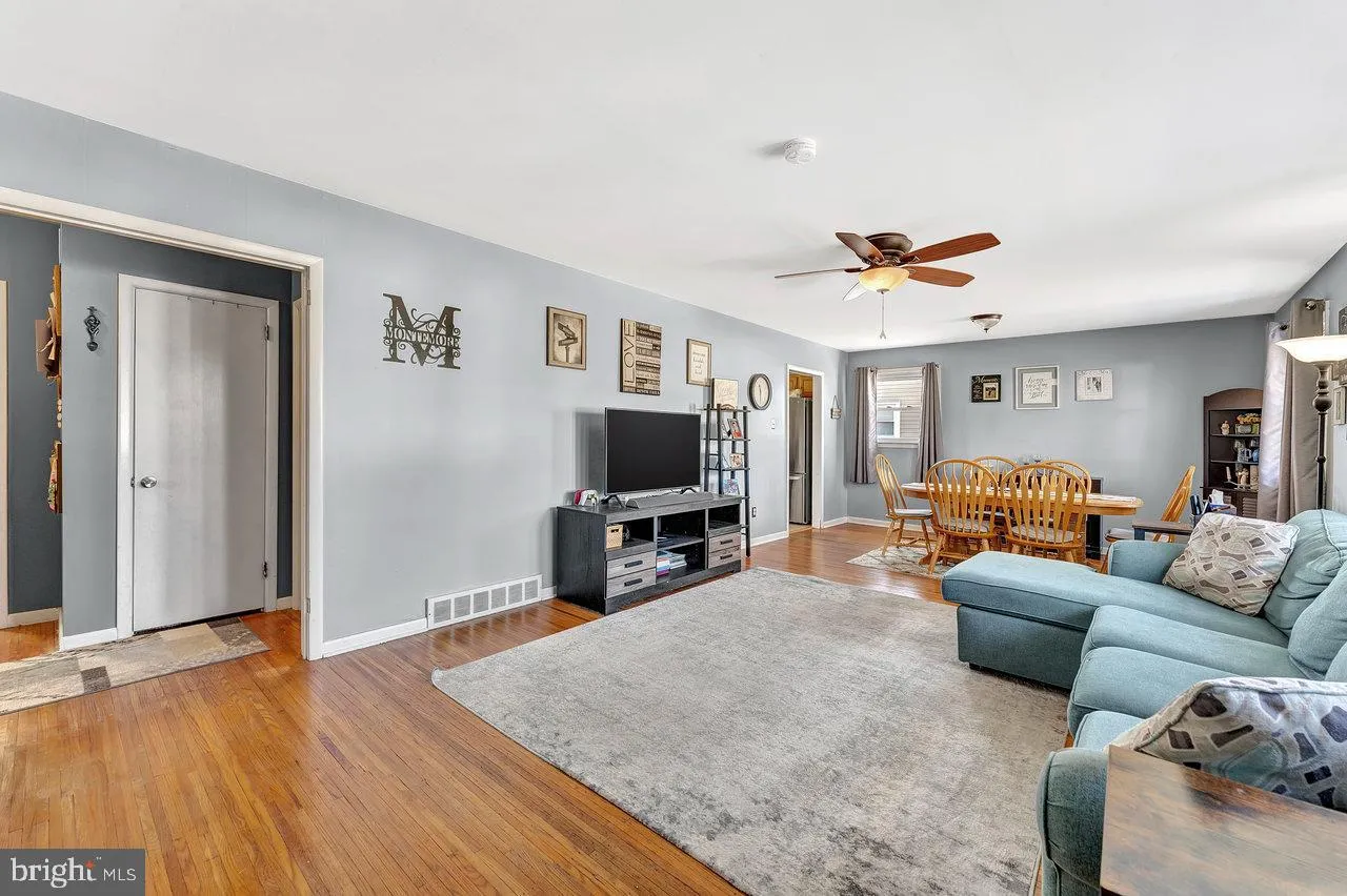 Riverside, New Jersey 08075, United States, 3 Bedrooms Bedrooms, ,2 BathroomsBathrooms,Residential,Pending,10928