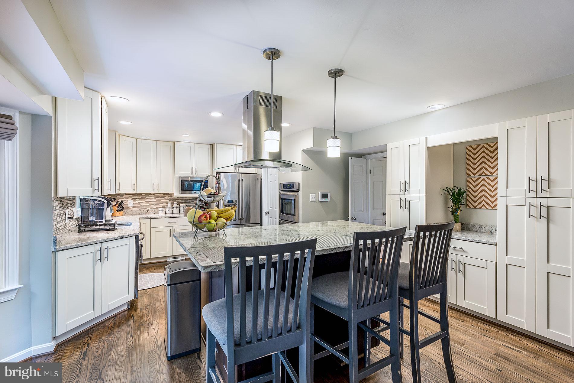 LIFESTYLE AT SULLY STATION - Residential