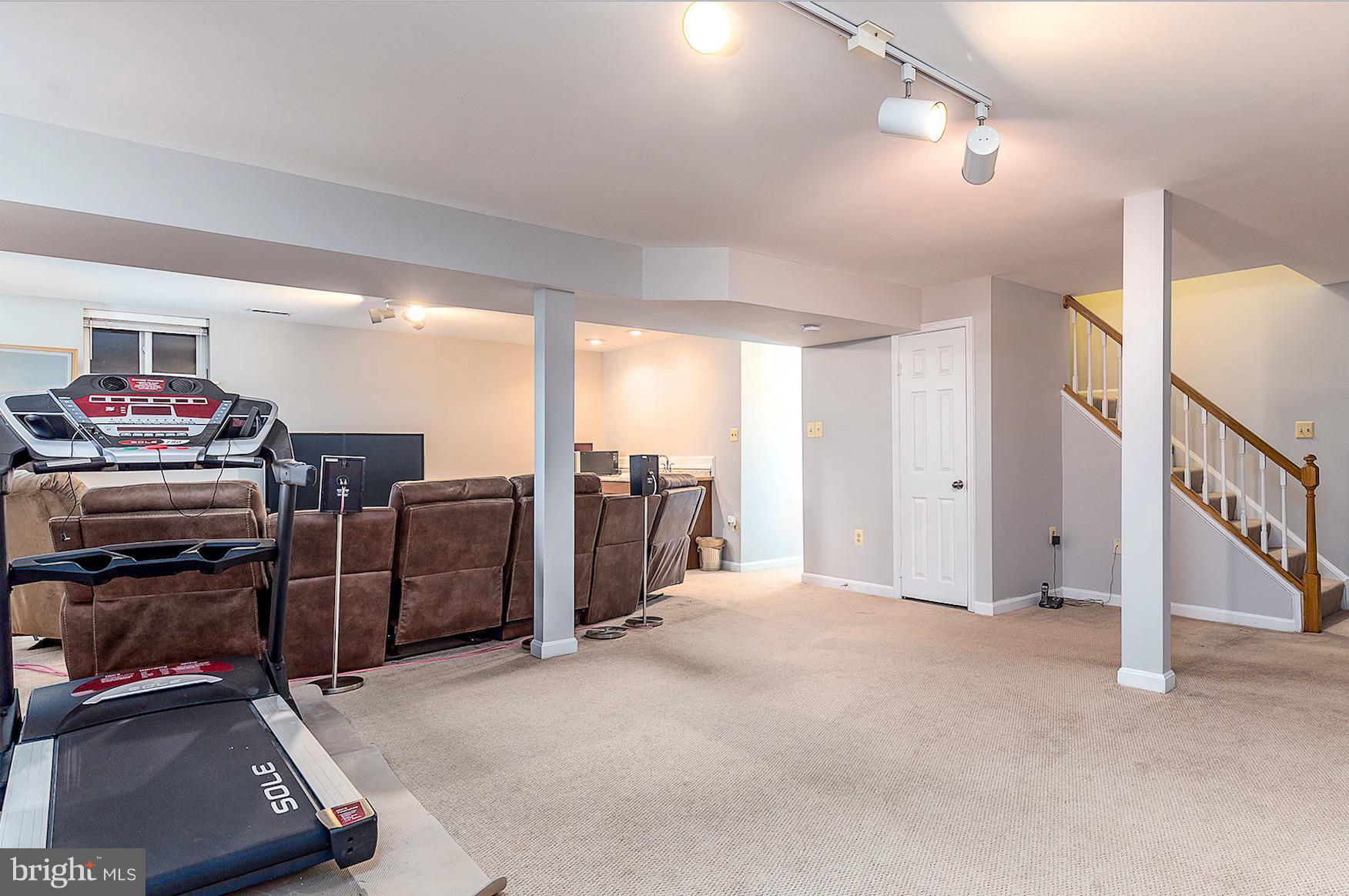 LIFESTYLE AT SULLY STATION - Residential