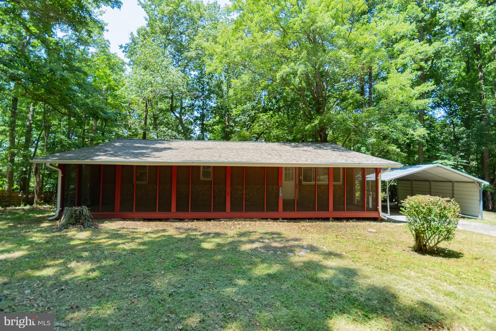 559 JOHNNYCAKE LANE