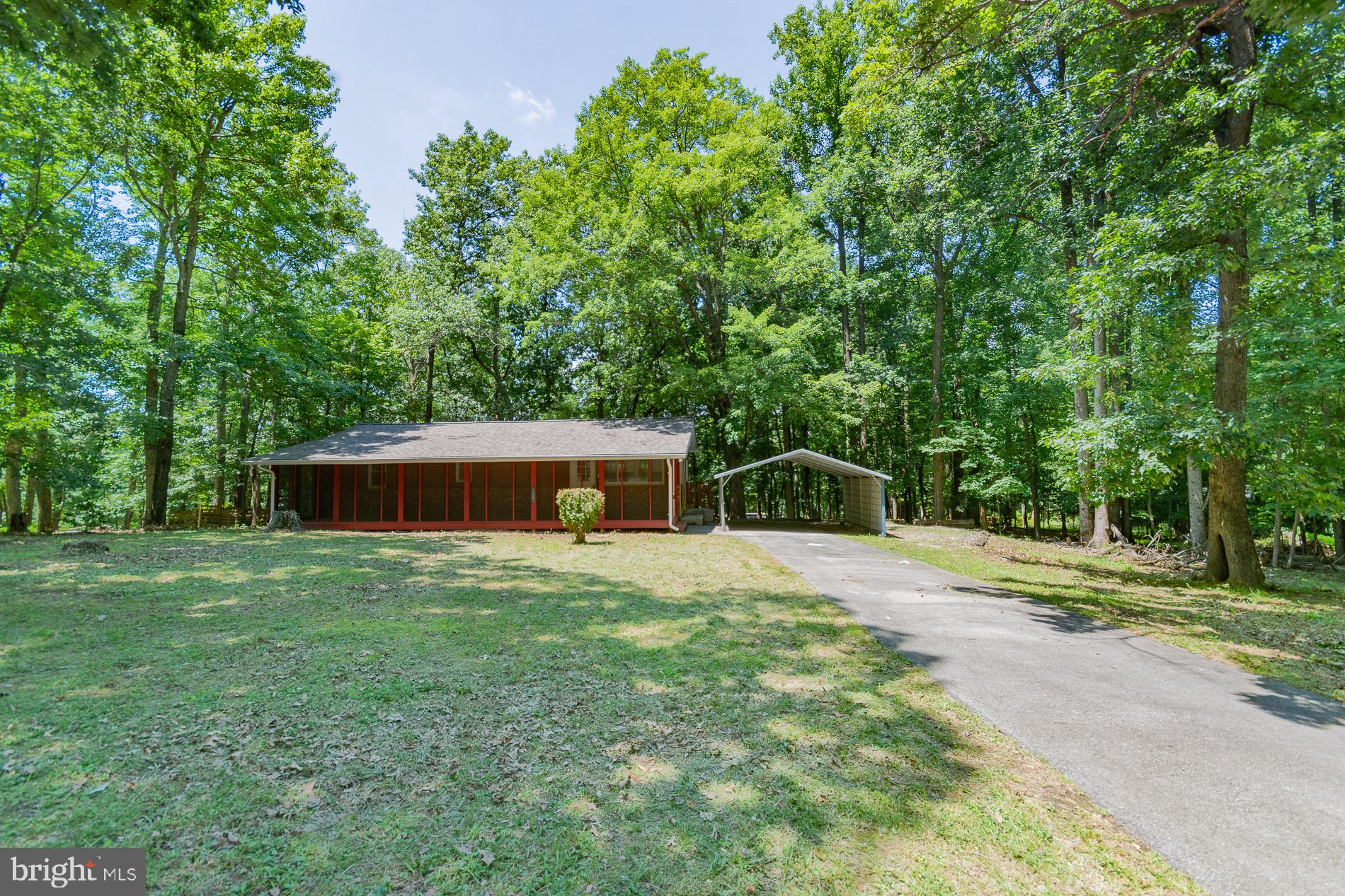 559 JOHNNYCAKE LANE