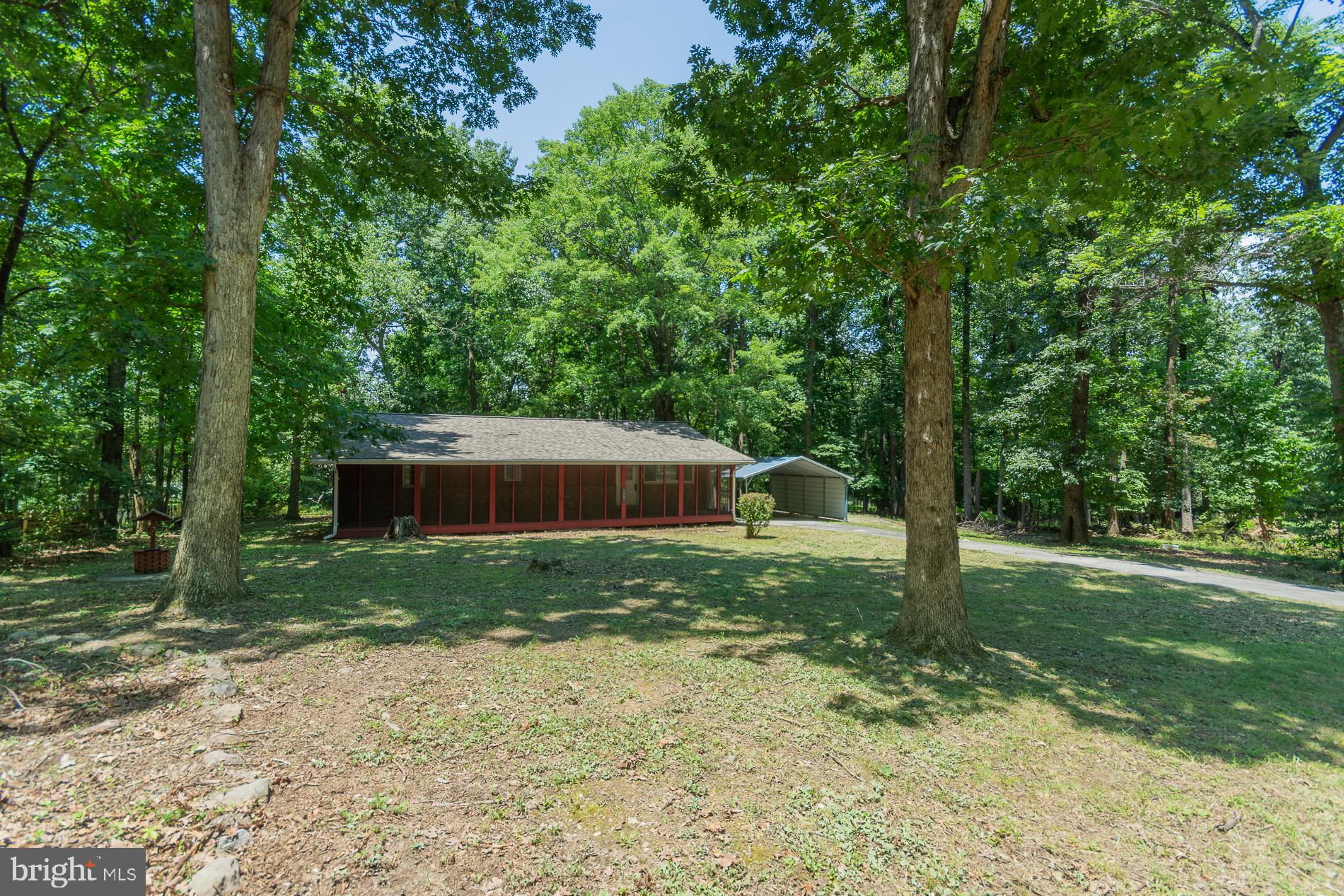 559 JOHNNYCAKE LANE
