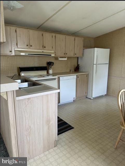 SUNSET LAKE MHP - Residential