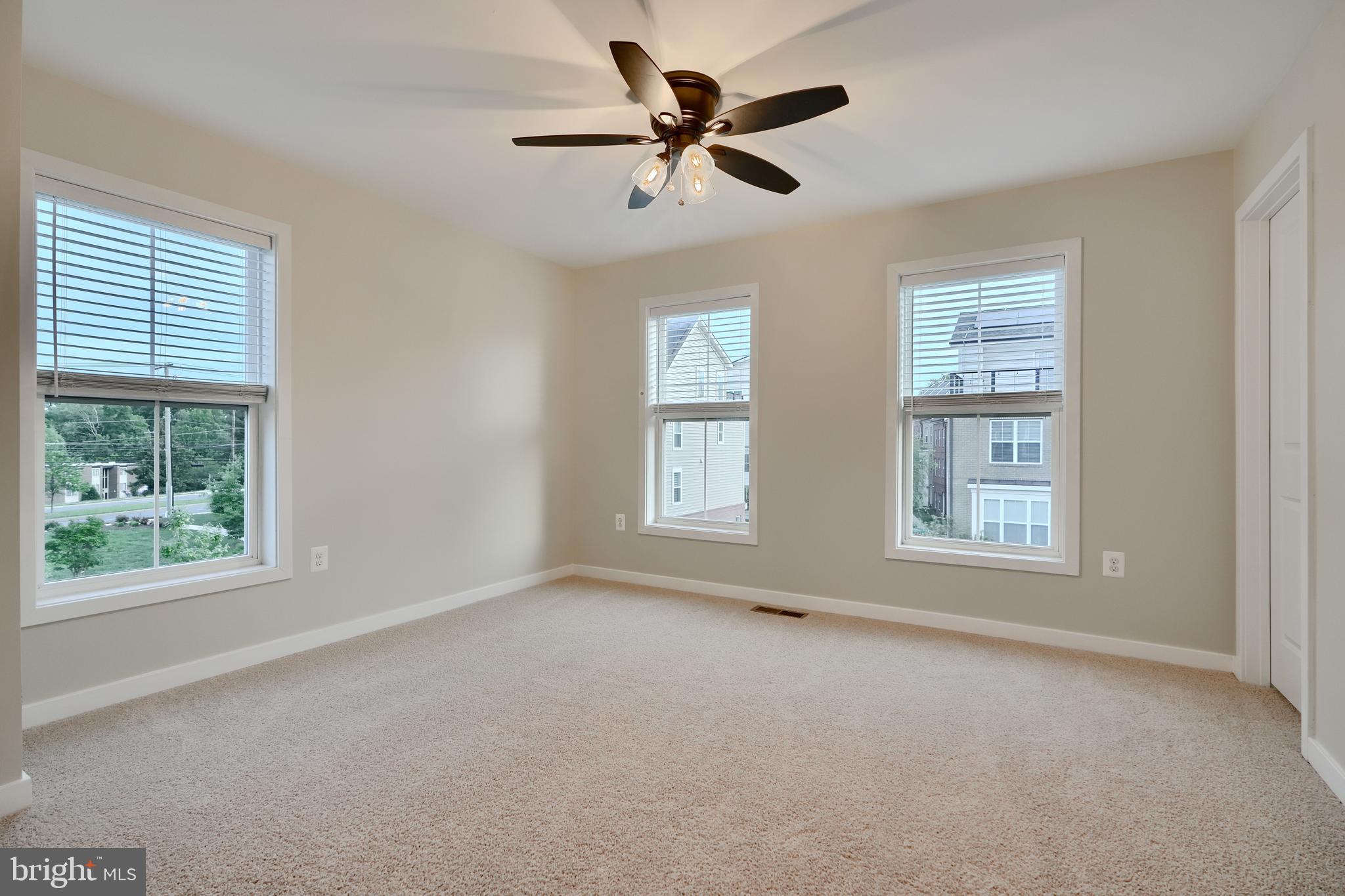 GLENMONT METROCENTRE - Residential