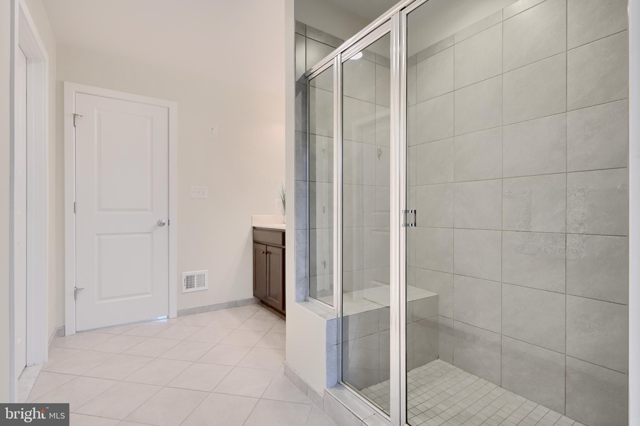 GLENMONT METROCENTRE - Residential