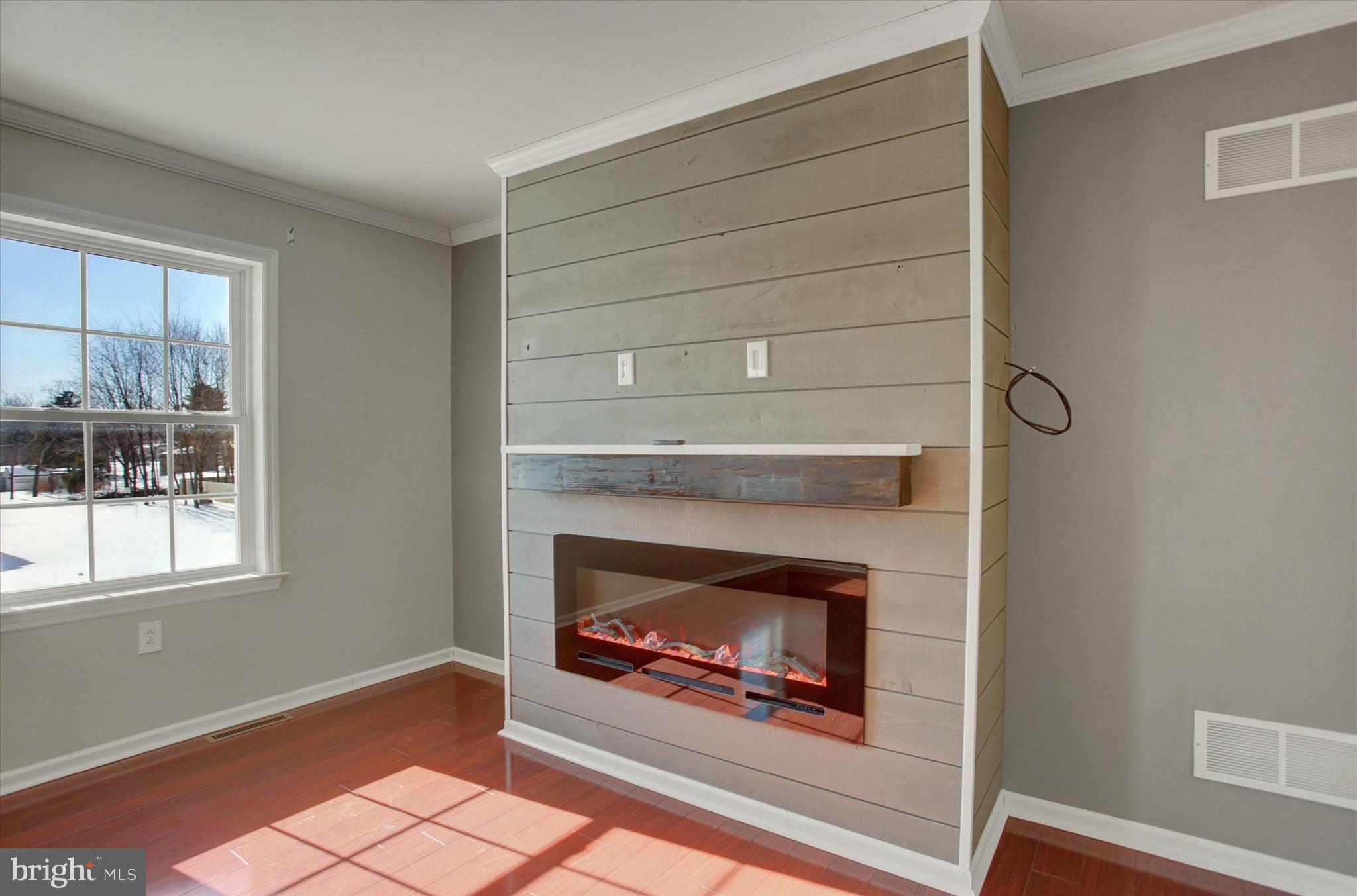 RANDOM OAKS - Residential