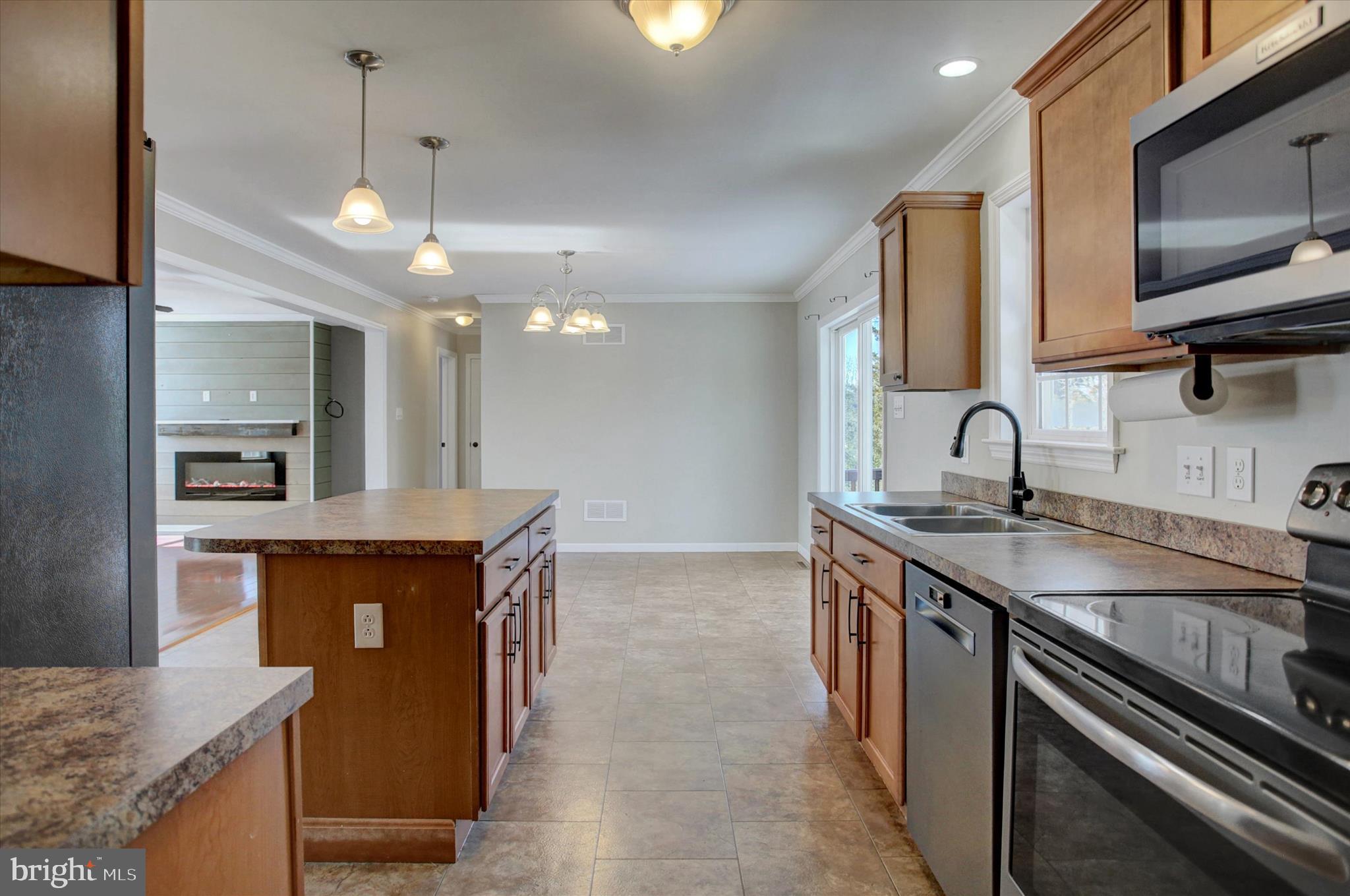 RANDOM OAKS - Residential