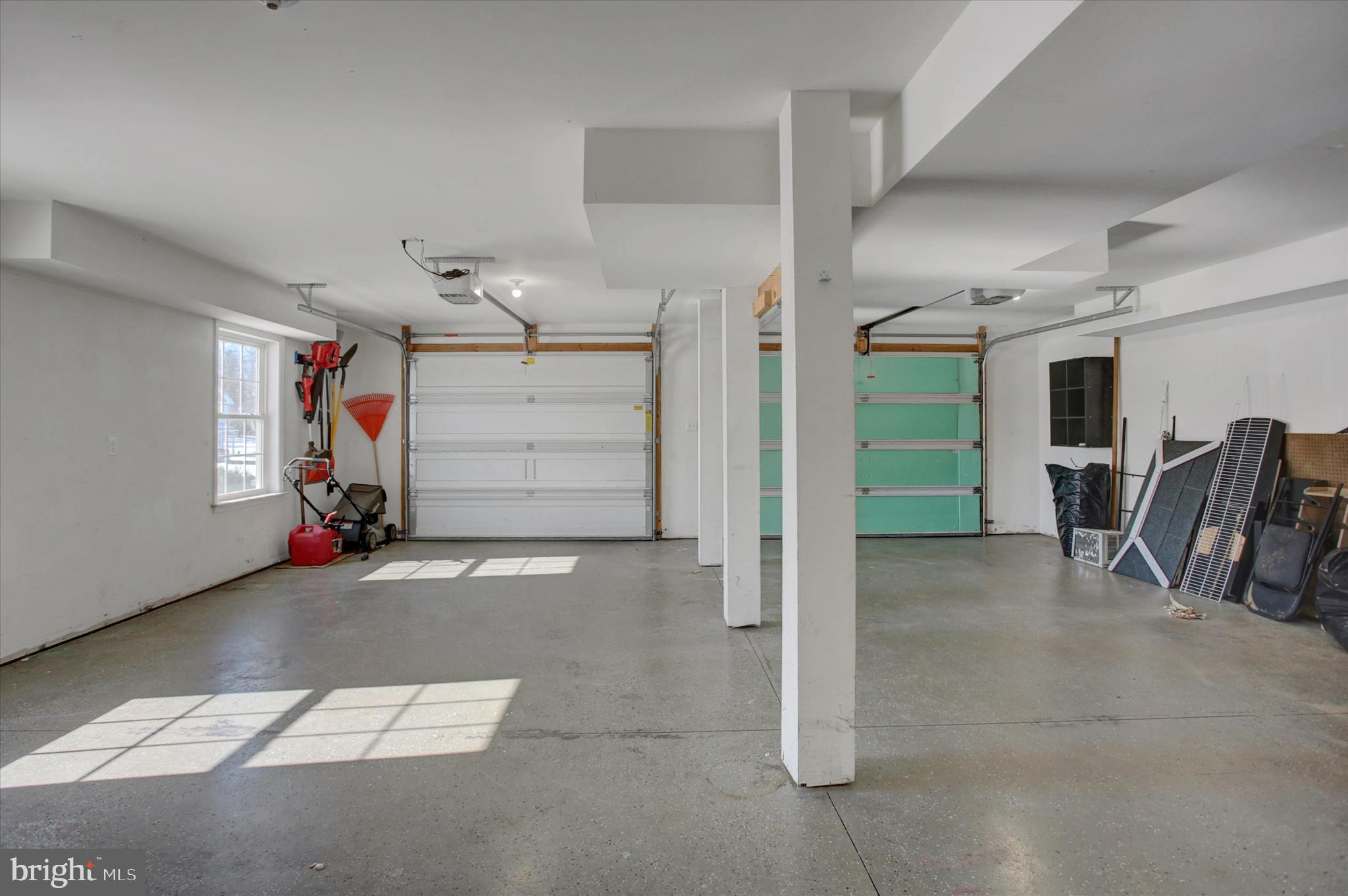 RANDOM OAKS - Residential