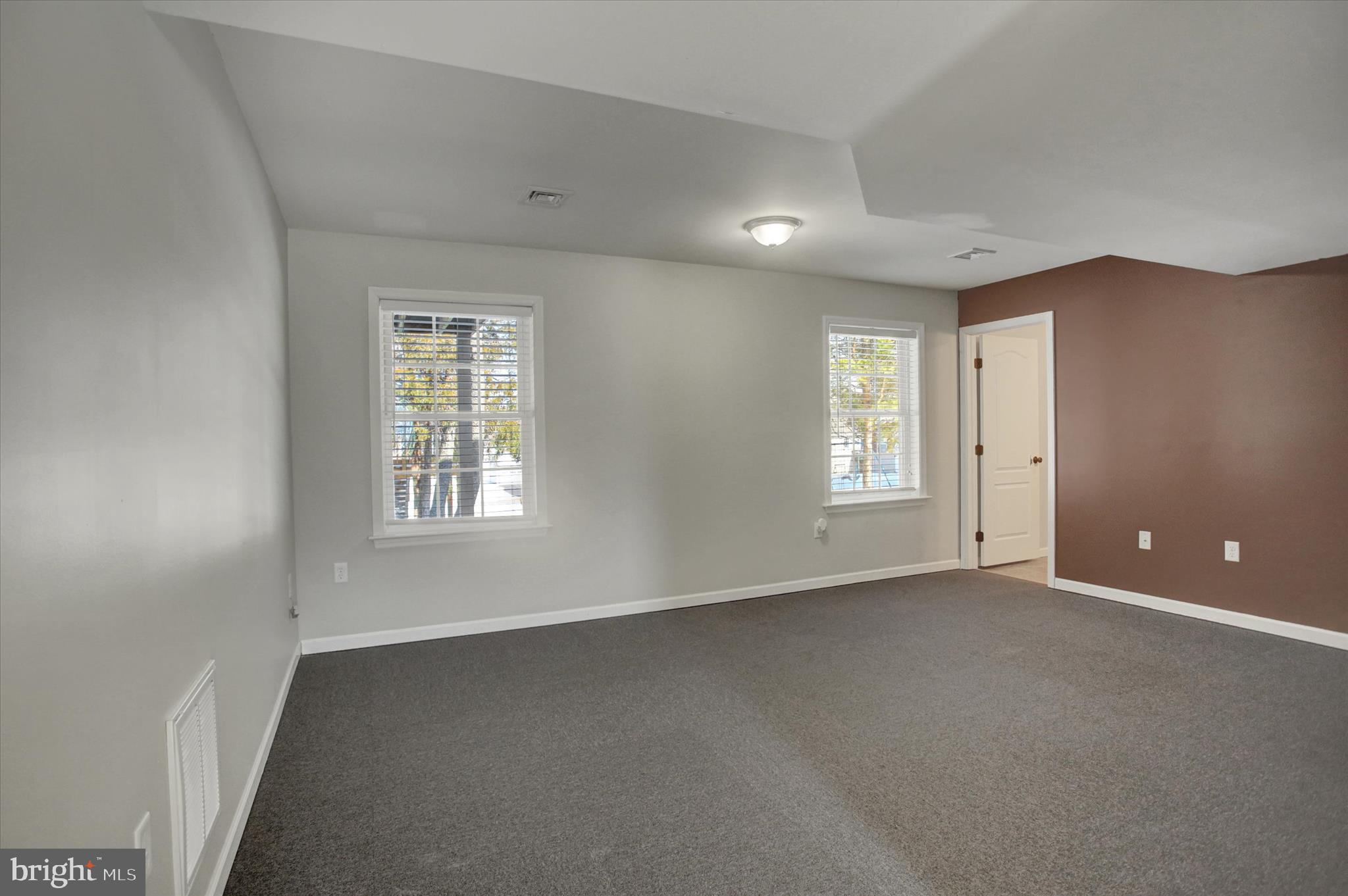 RANDOM OAKS - Residential