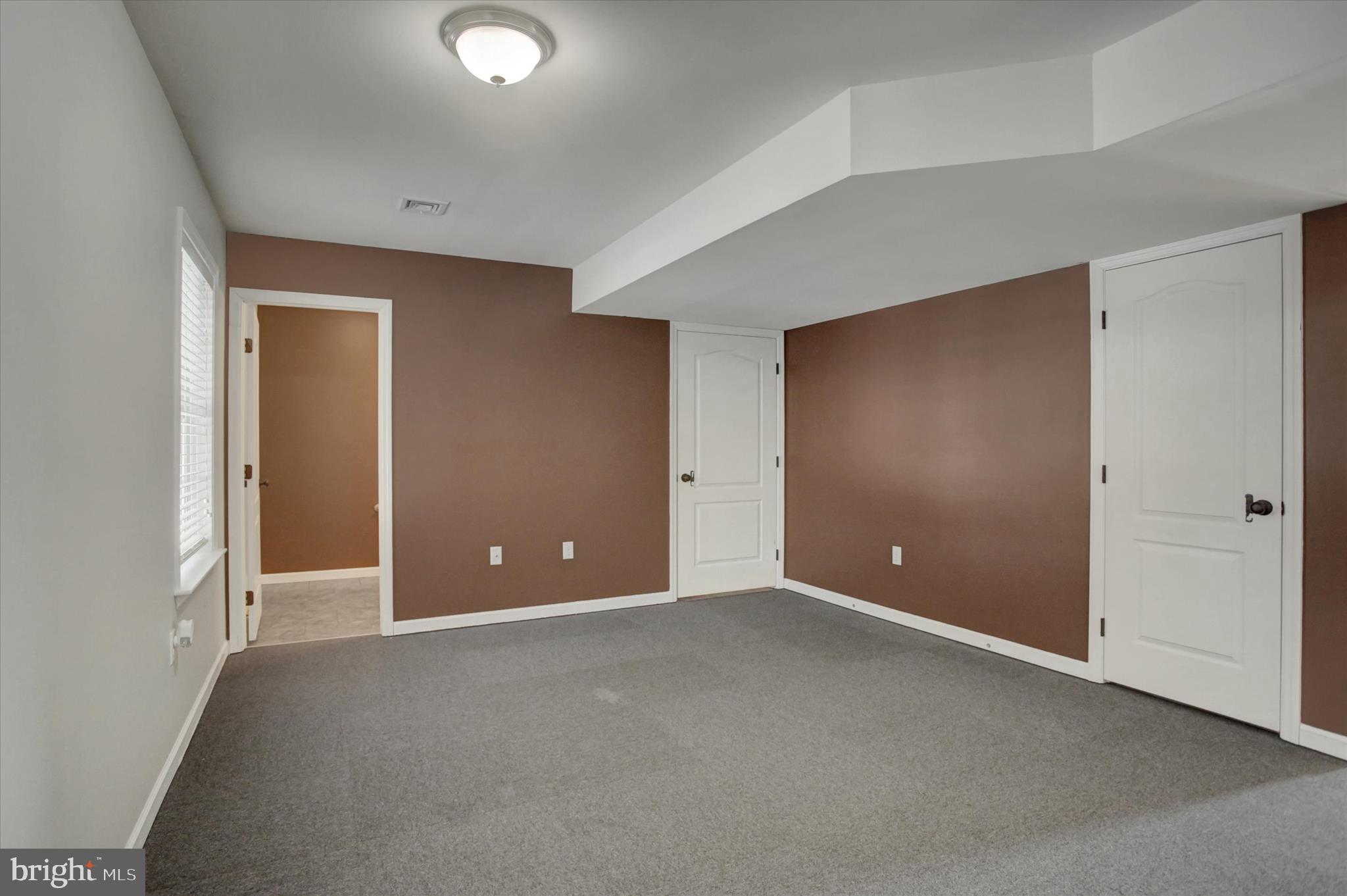 RANDOM OAKS - Residential