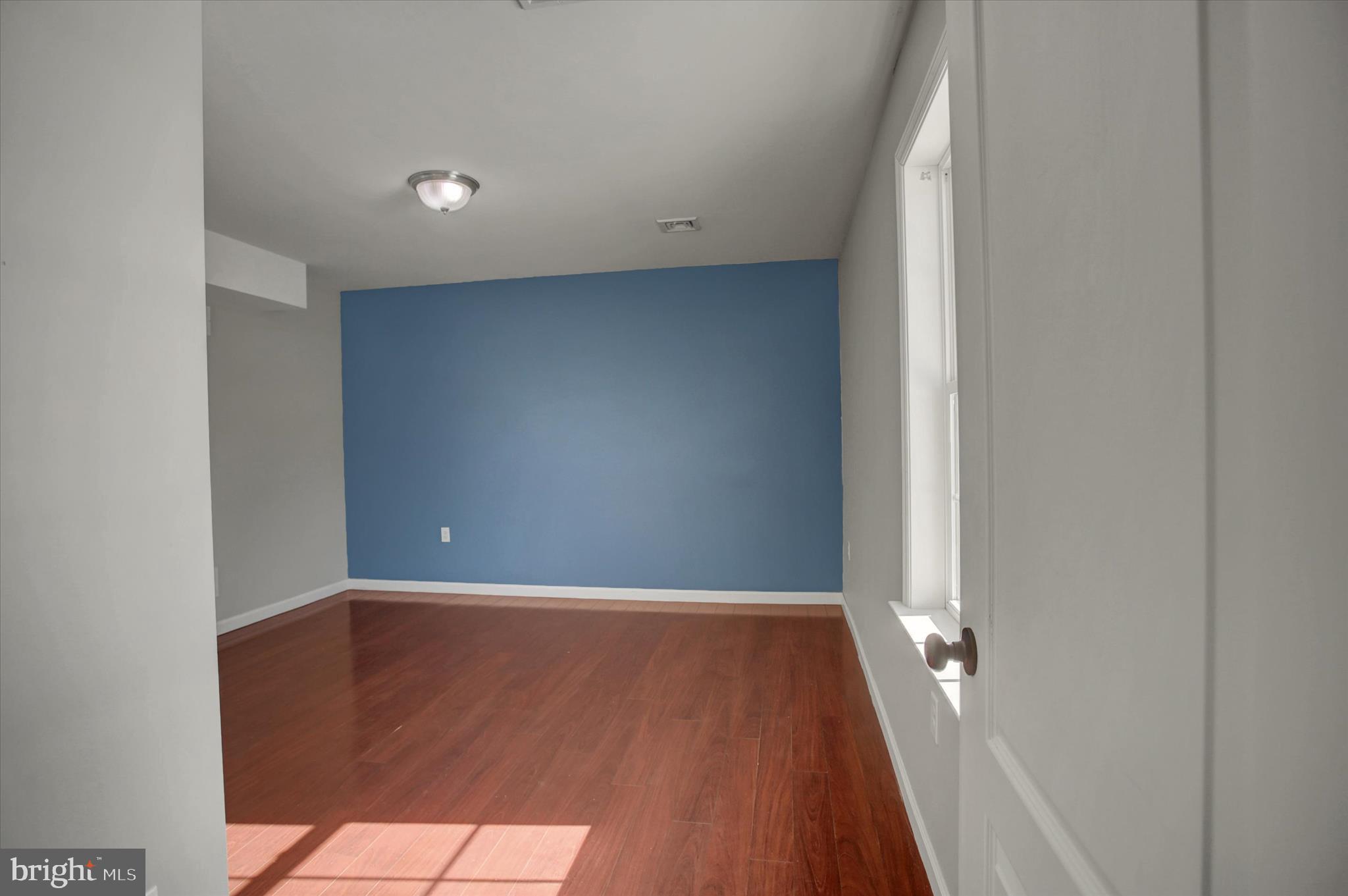 RANDOM OAKS - Residential