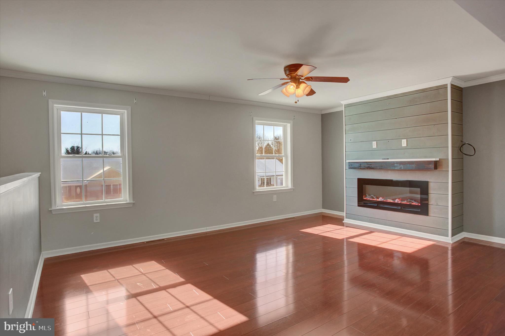 RANDOM OAKS - Residential