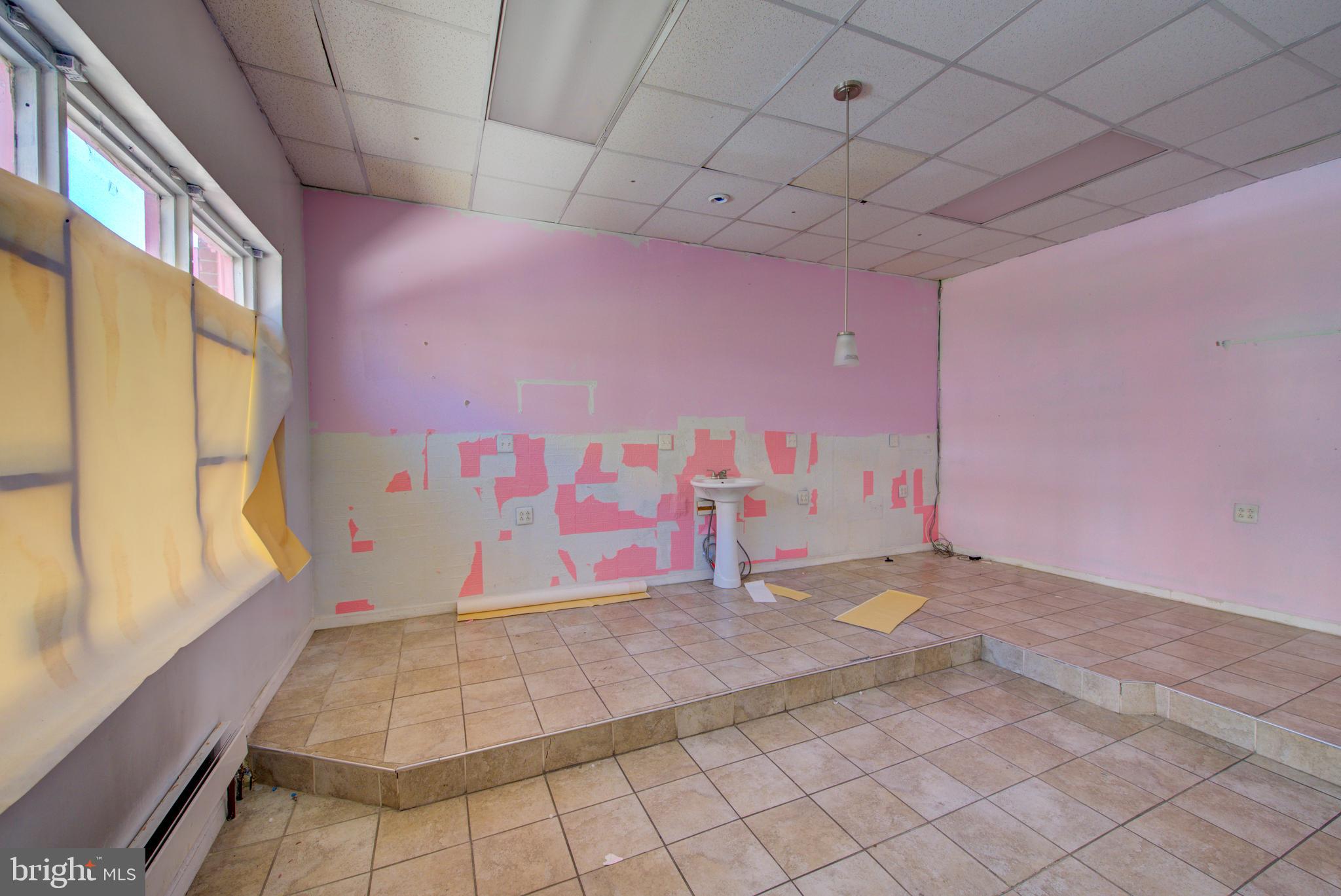 WYNNEFIELD - Commercial Sale