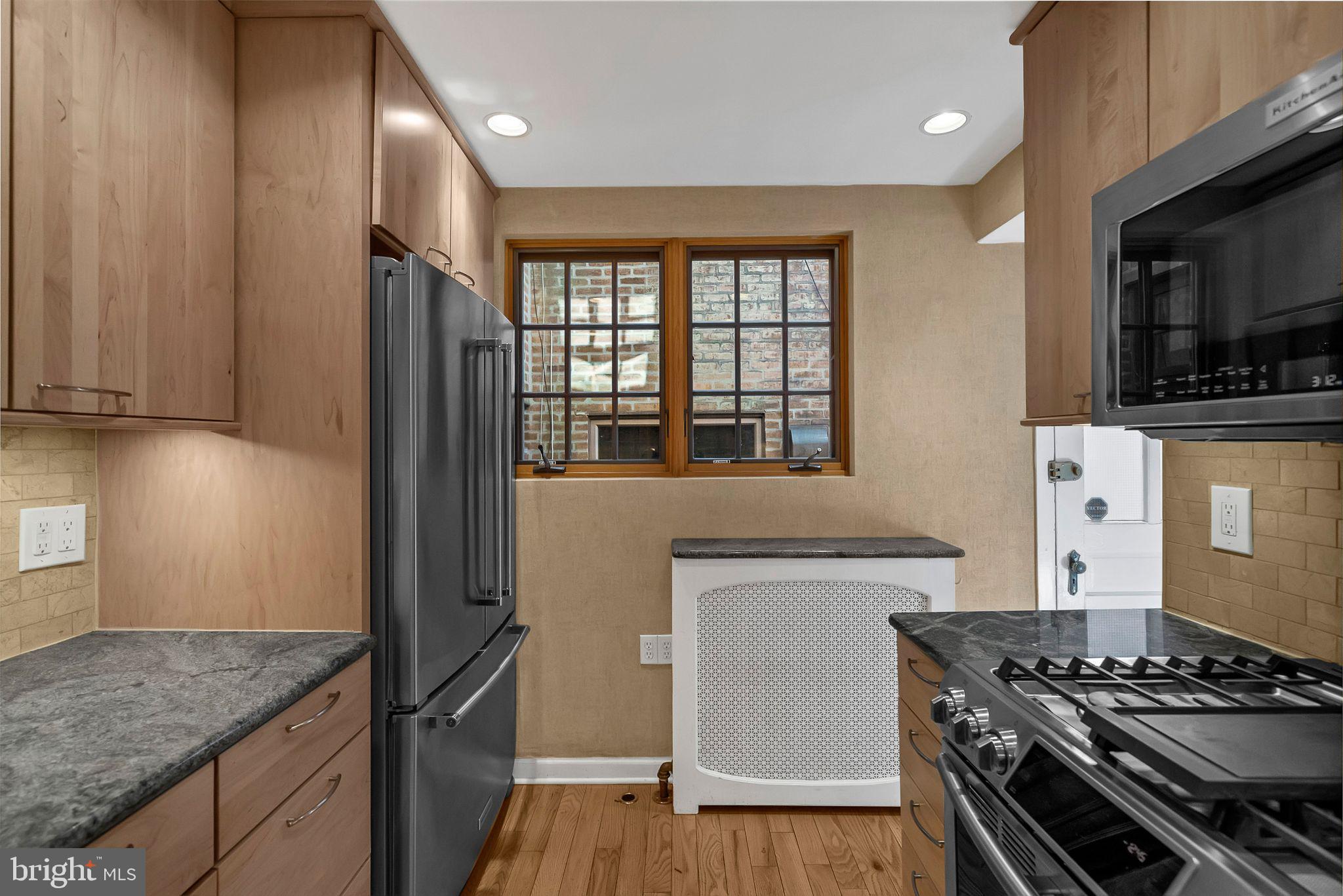 EAST FALLS - Residential