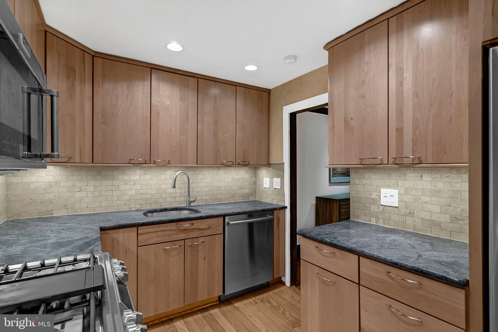 EAST FALLS - Residential