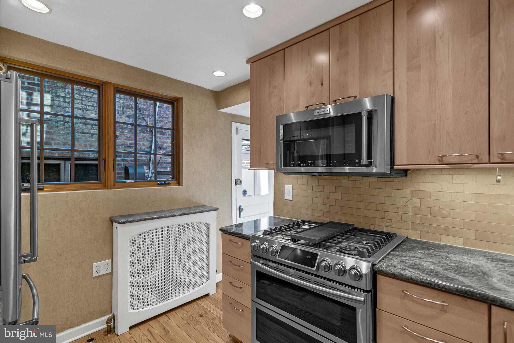 EAST FALLS - Residential