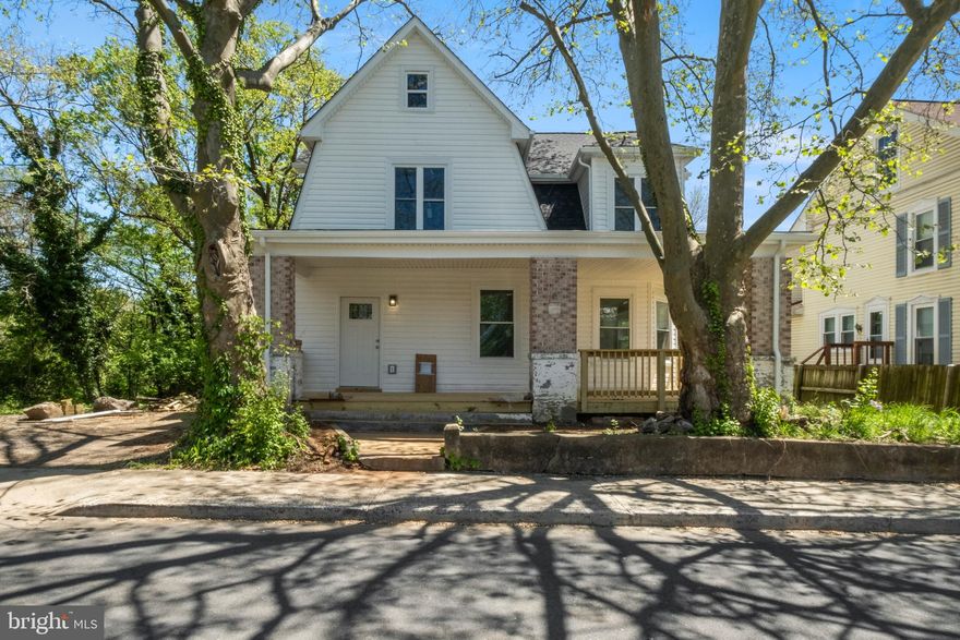 Wow! Newly renovated on the historic Boyd Ave!  Fully permitted and ready to go!  This charmer features 3 bedrooms, 2.5 bathrooms and plenty of living space!  Inside on the main level you will find a brand new kitchen with shaker cabinets, quartz countertops and stainless steel appliances.  Along with that is a half bath, and open living and dining that is expansive.  Upstairs is a true master, 2 other bedrooms that share a bath, and laundry!  There is new LVP flooring and updated lighting throughout!  Some key upgrades are: roofing, vinyl siding, windows, hvac, and decks!  Check this one out today!