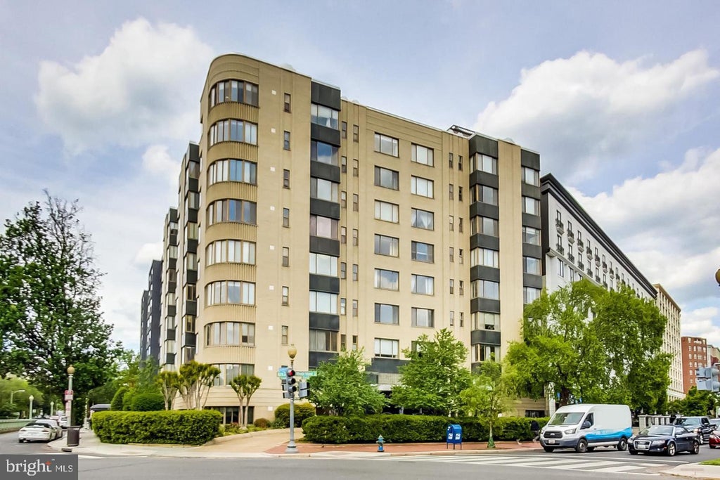 Photo of 1 Scott Circle NW #419, WASHINGTON, DC 20036 (MLS # DCDC2265386)