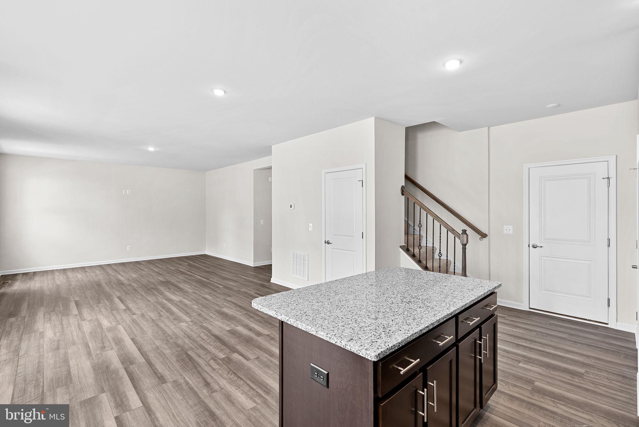 HUNTWELL WEST - Residential