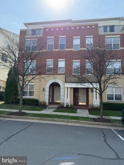 Condo For Sale - 43609 Mcdowell Square<br/> LEESBURG, VA 20176