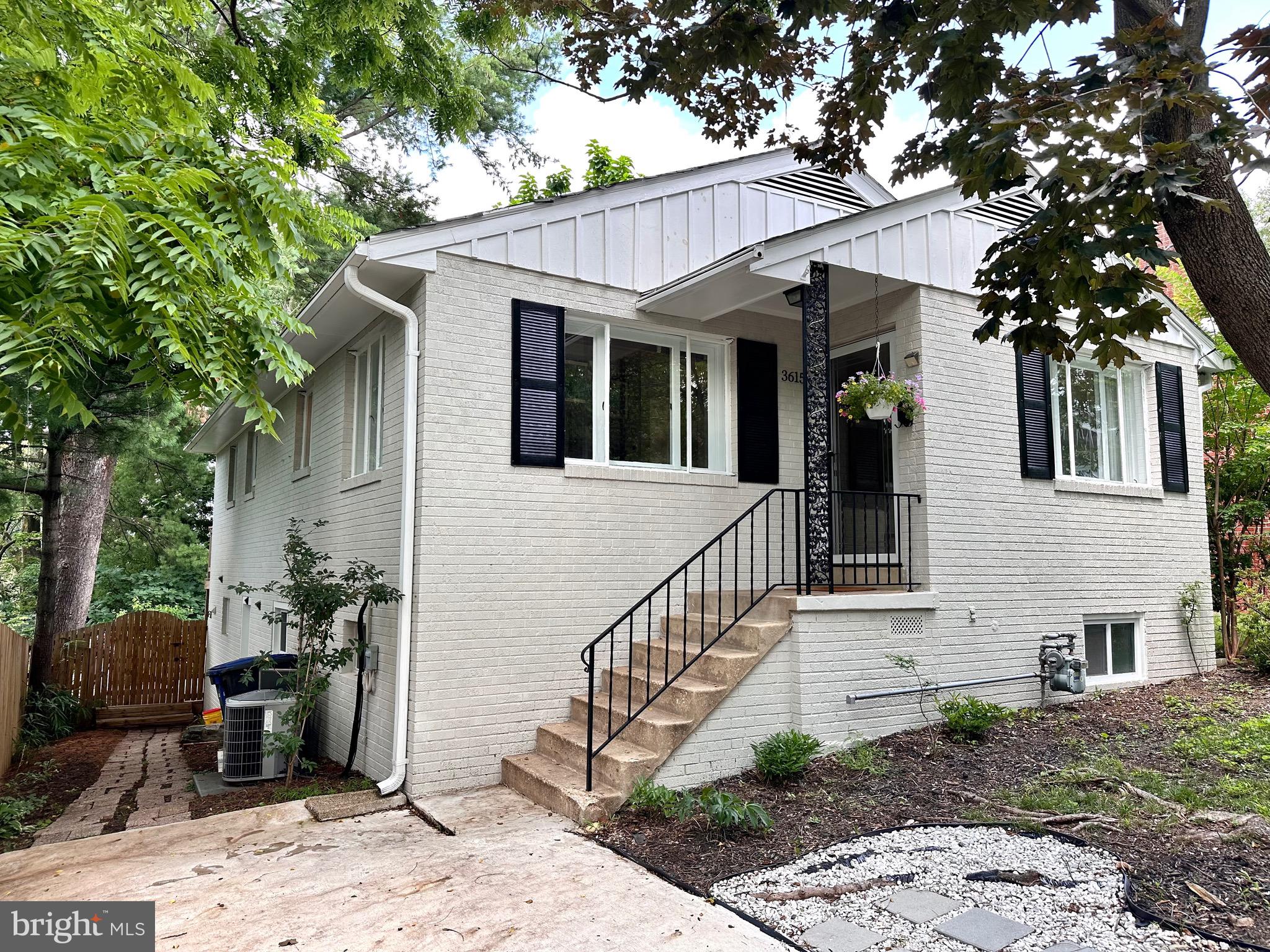 MAYWOOD - Residential